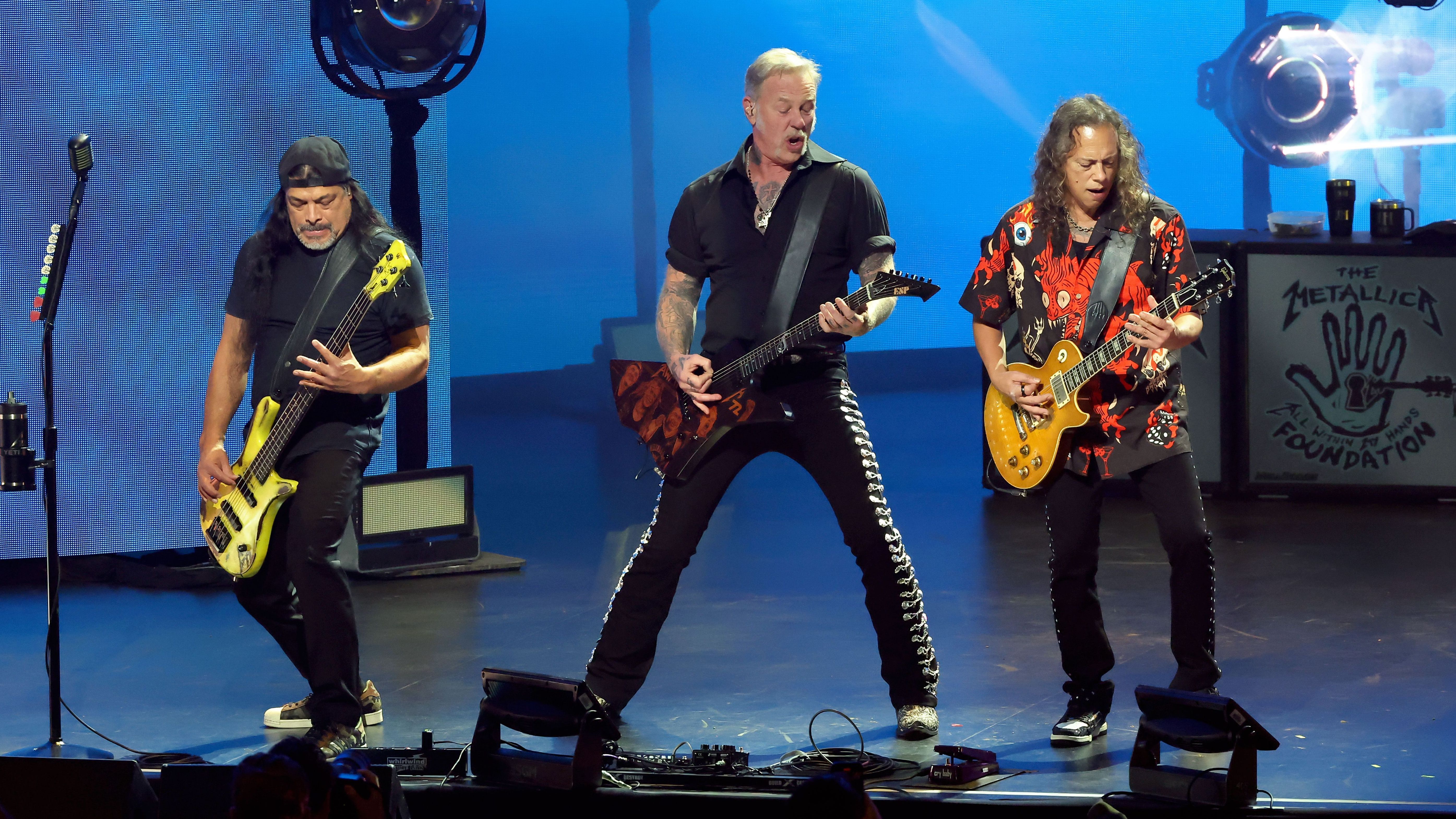 Robert Trujillo, James Hetfield e Kirk Hammett, do Metallica (Foto: Kevin Winter/Getty Images)