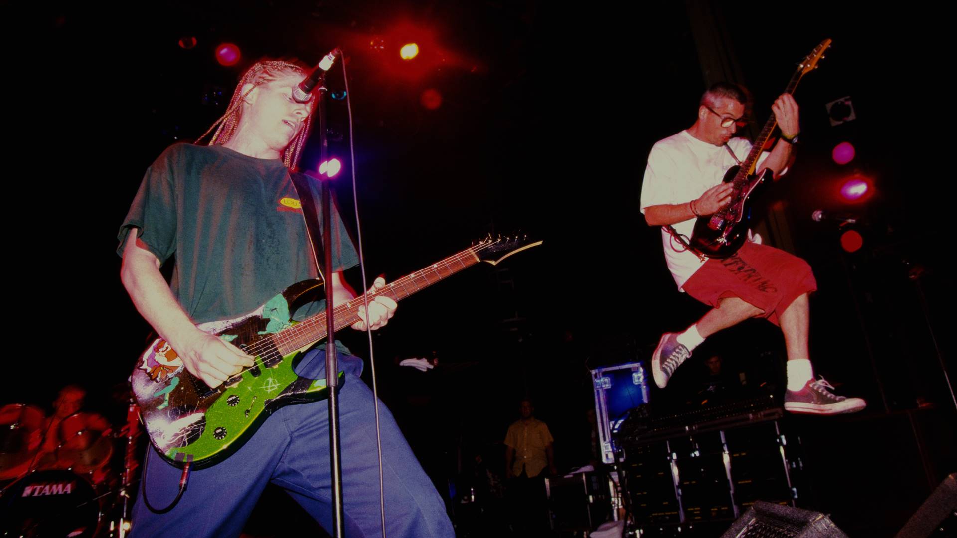 Dexter Holland e Noodles durante show do Offspring em 1995