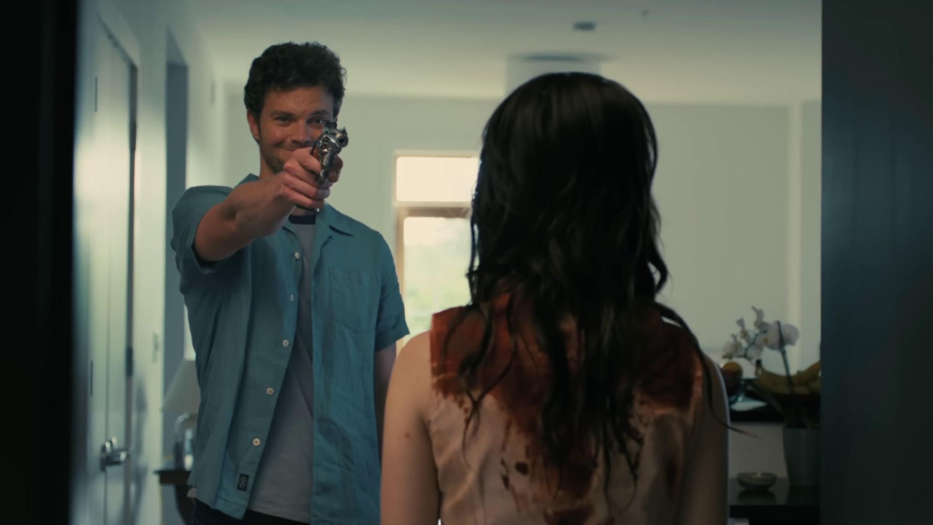 Onde assistir a Acompanhante Perfeita, terror com Jack Quaid?