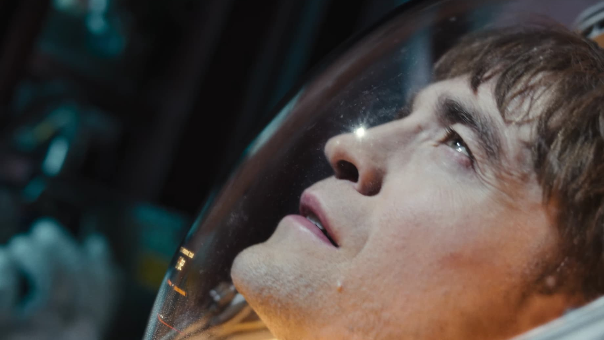 O dia em que Robert Pattinson, de Mickey 17, dormiu com facas após assistir a filme de terror