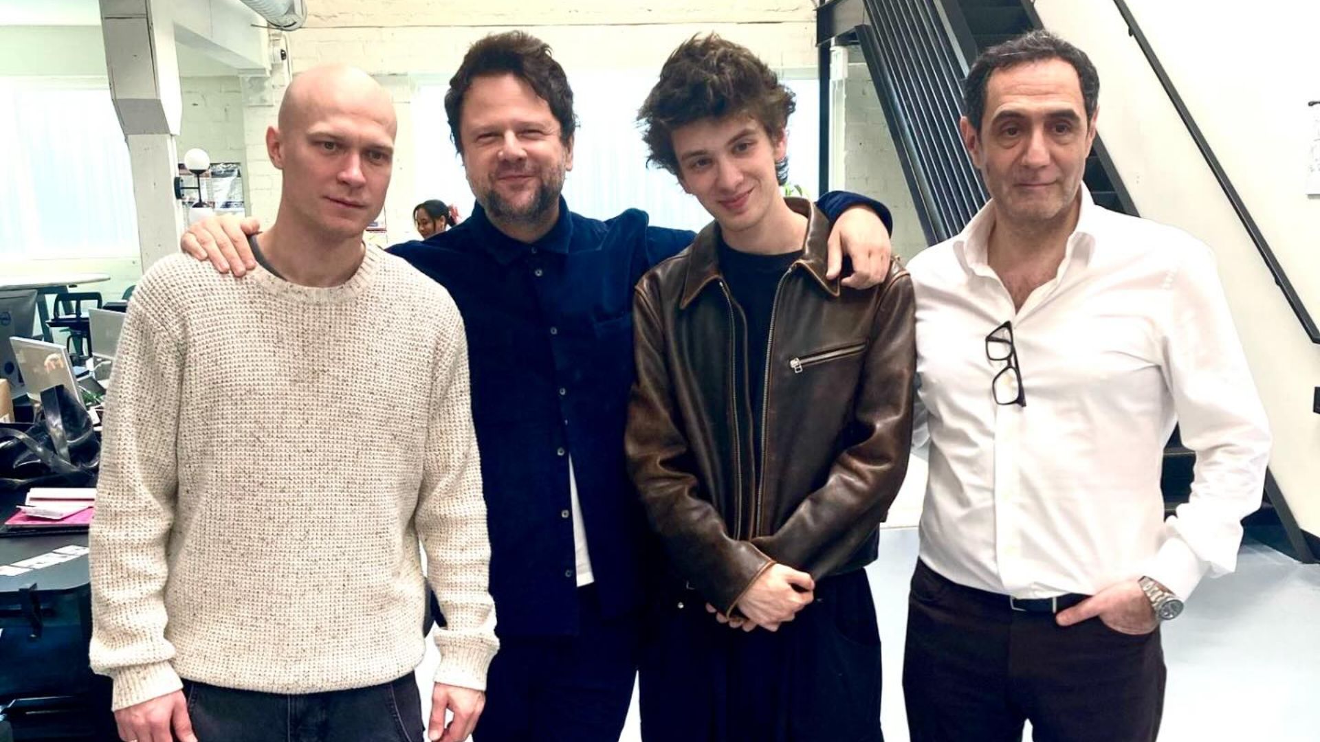 Selton Mello comemora Oscar com elenco de Anora: "Celebração multicultural"