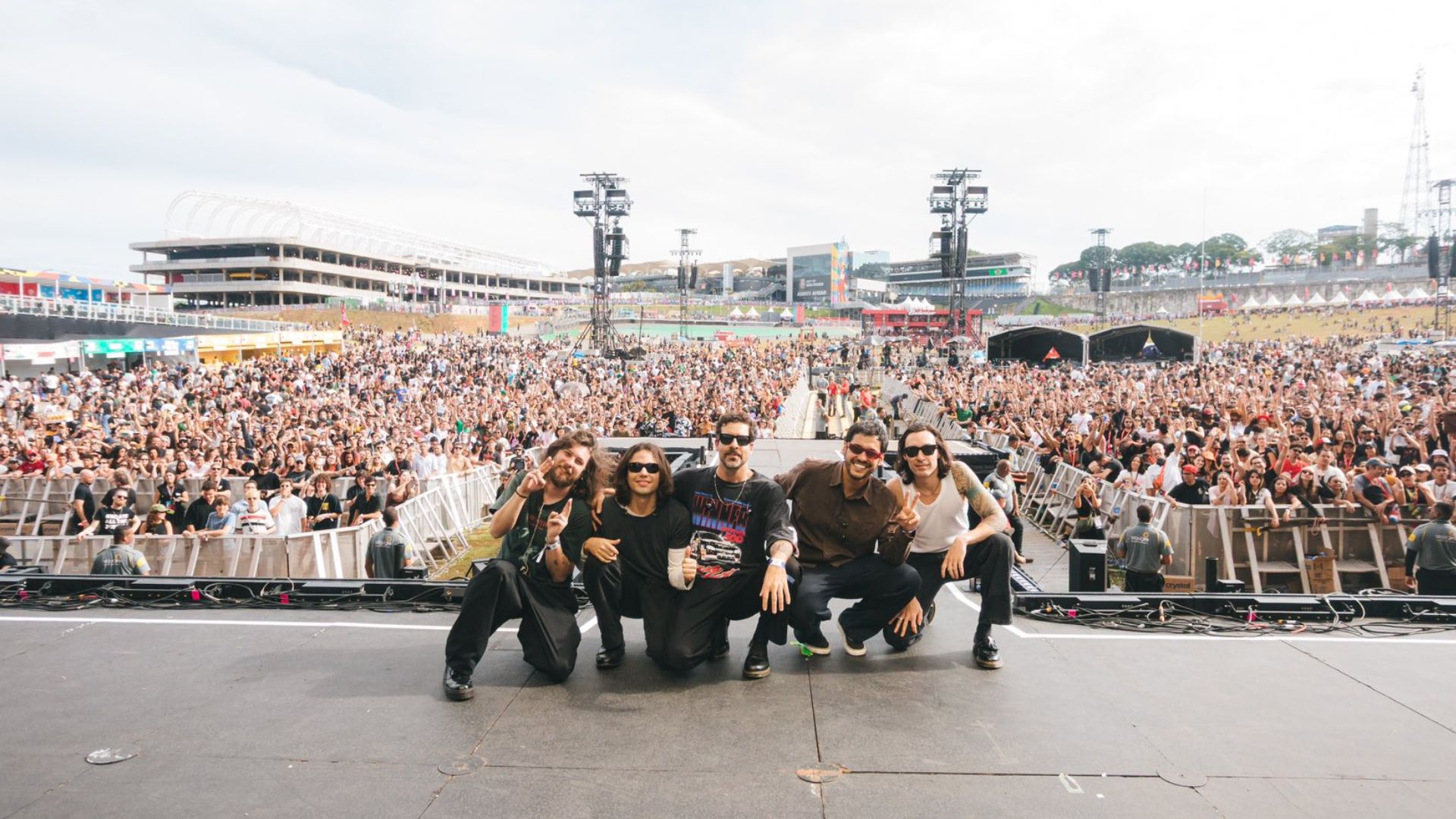 Terno Rei faz show tímido com público empolgado no Lollapalooza; leia a resenha