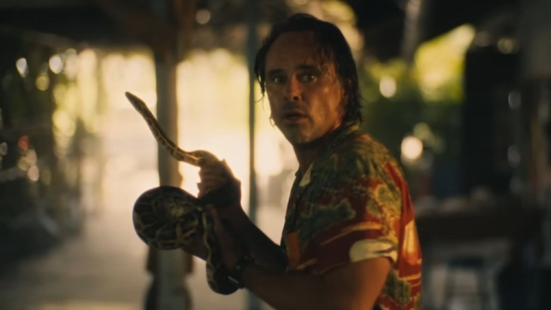 Walton Goggins como Rick Hatchett na terceira temporada de The White Lotus