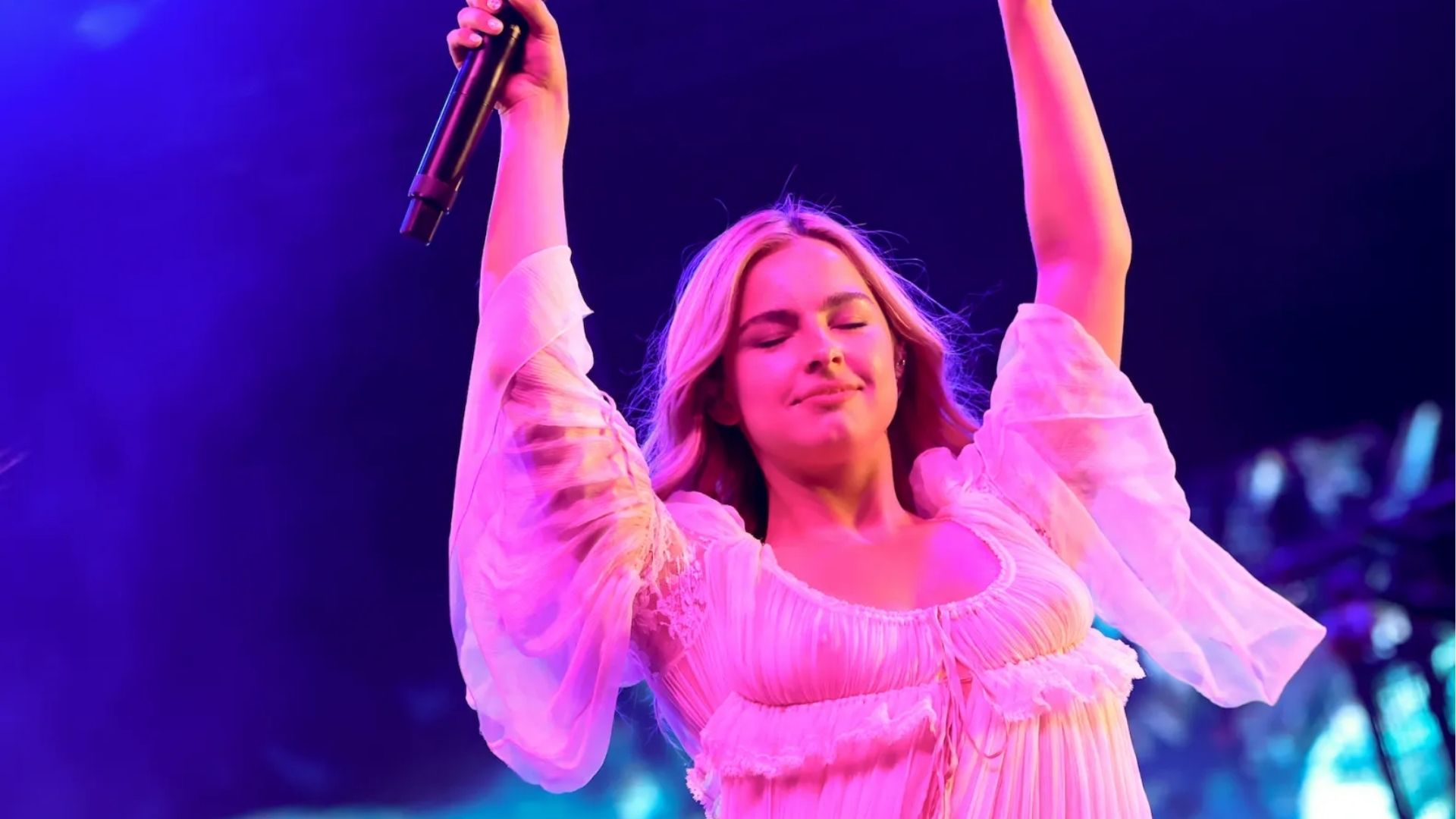 Addison Rae no Coachella em 13 de abril | Foto: Emma McIntyre/Getty Images