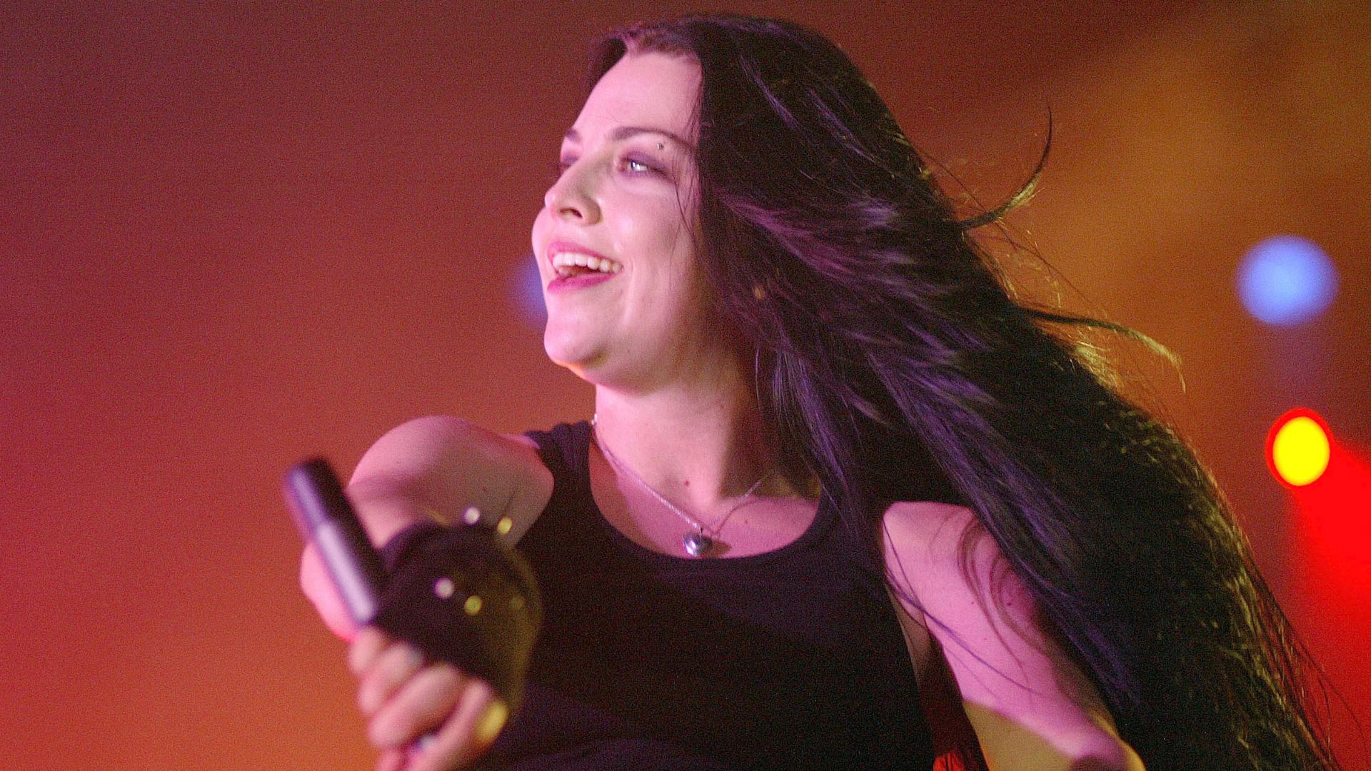 Amy Lee, do Evanescence, em 2004