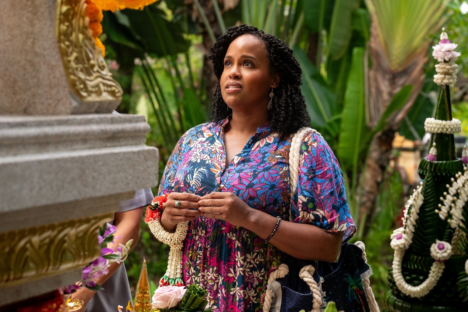 Natasha Rothwell como Belinda Lindsey em The White Lotus
