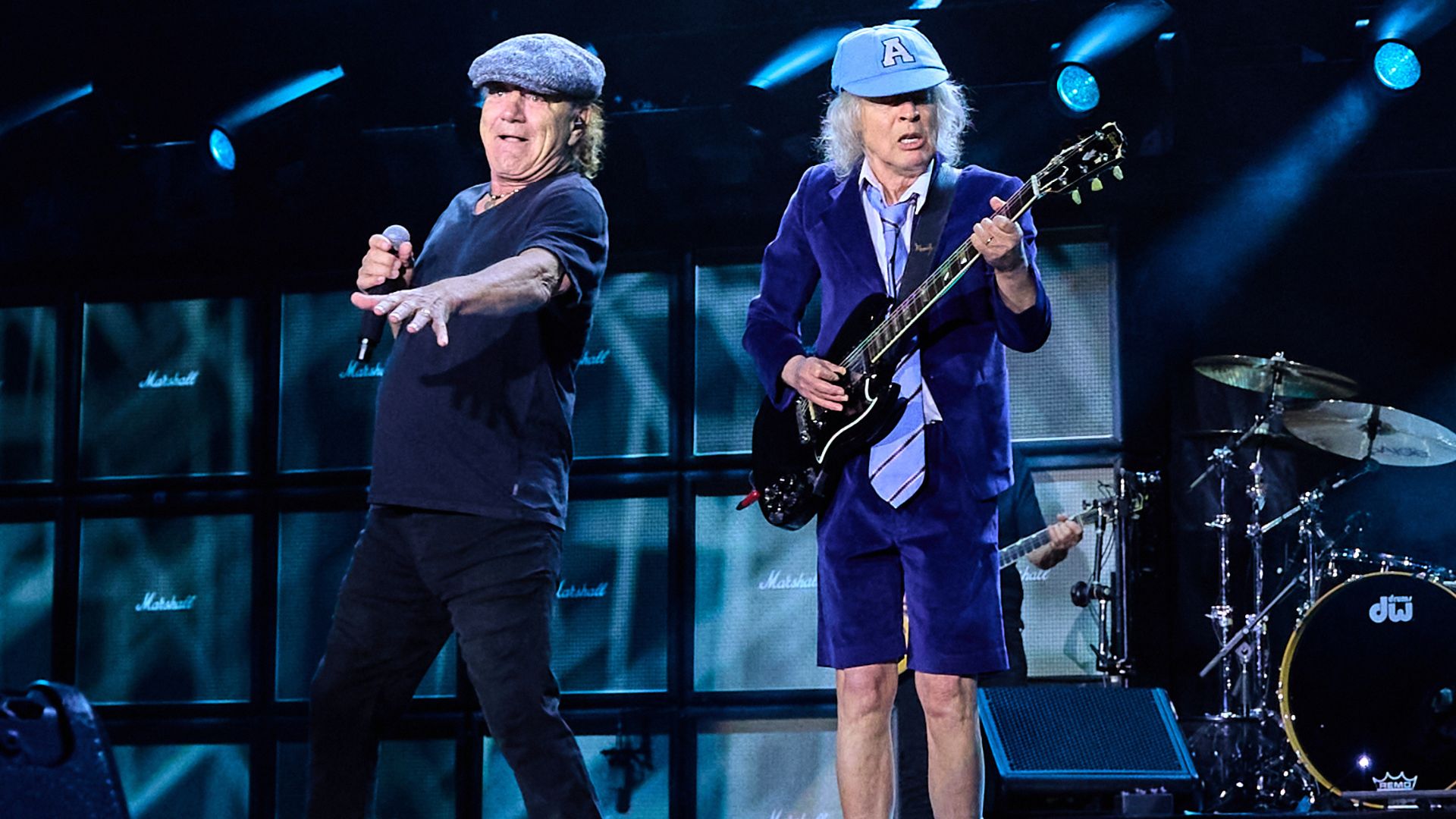 Brian Johnson e Angus Young, do AC/DC, em show nos Estados Unidos - Foto: Adam Bettcher / Getty Images