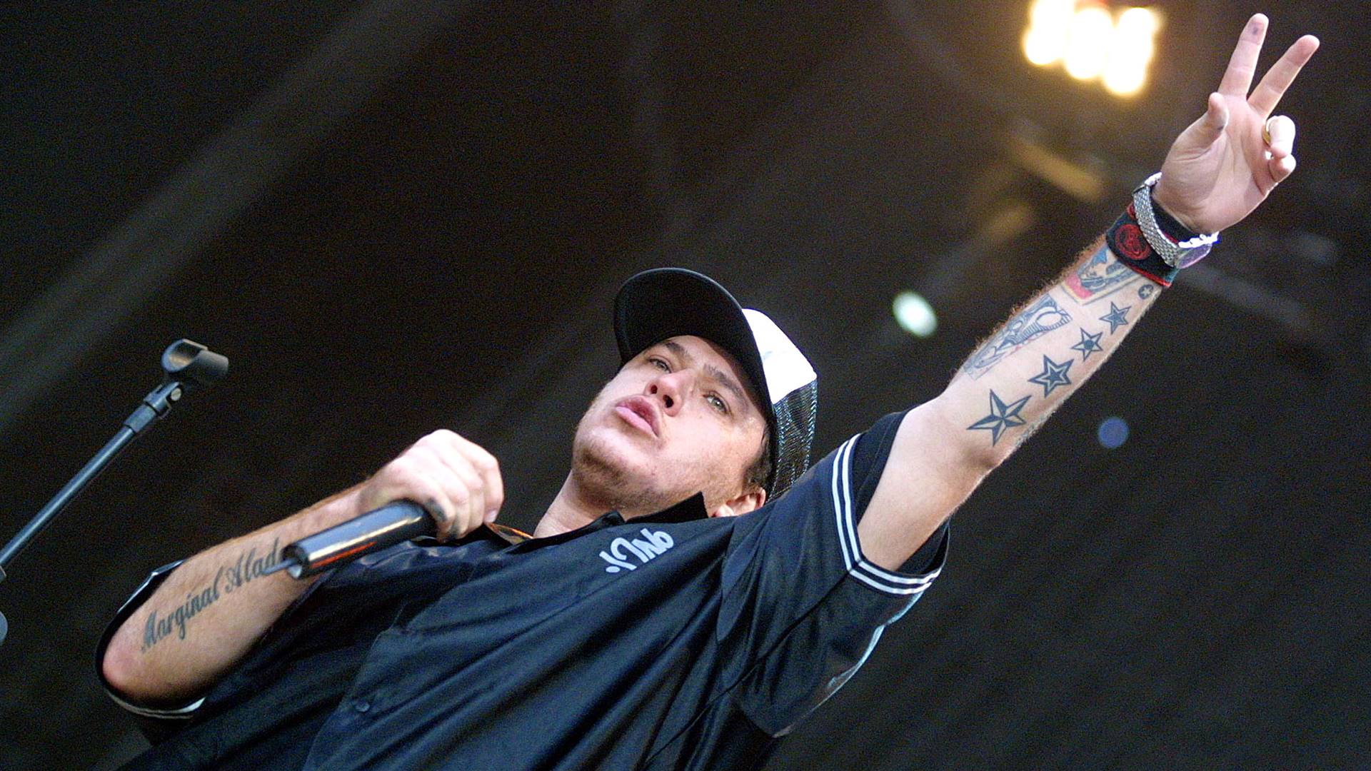 Chorão, do Charlie Brown Jr, em 2004