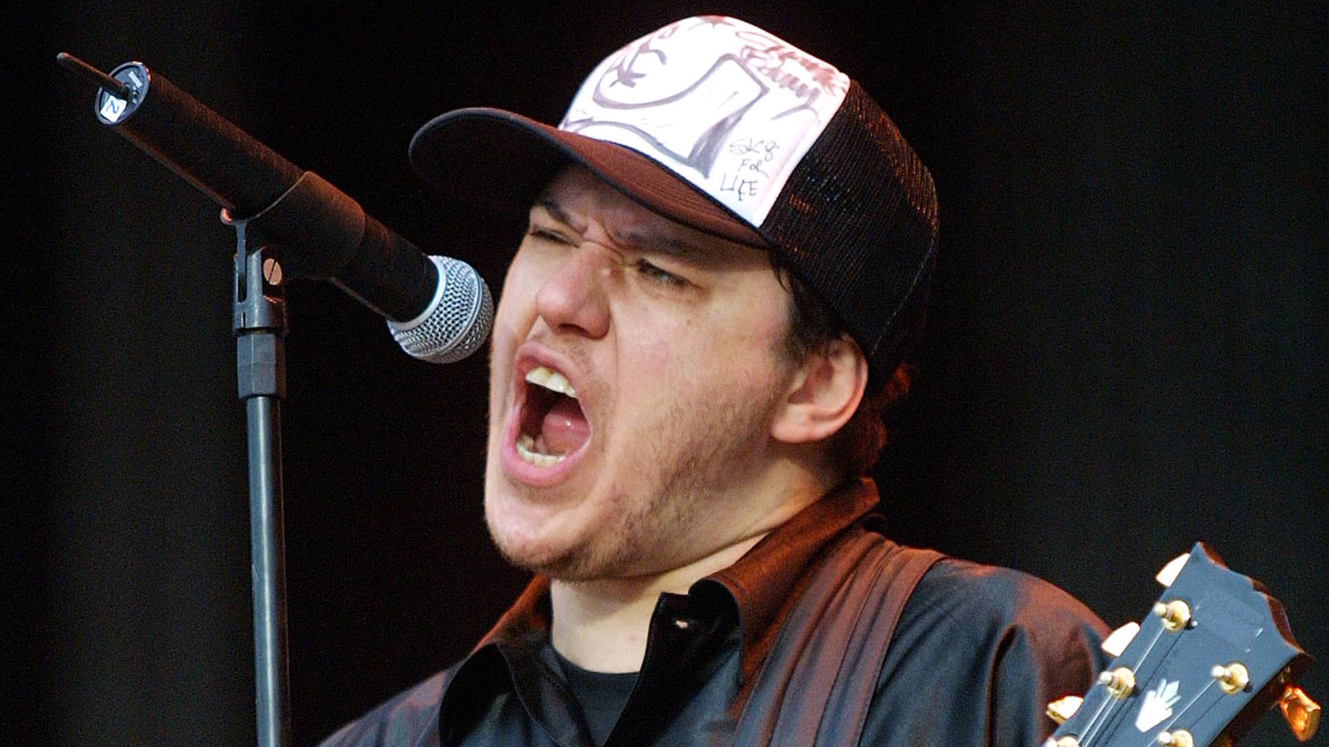 Chorão, do Charlie Brown Jr, em 2004