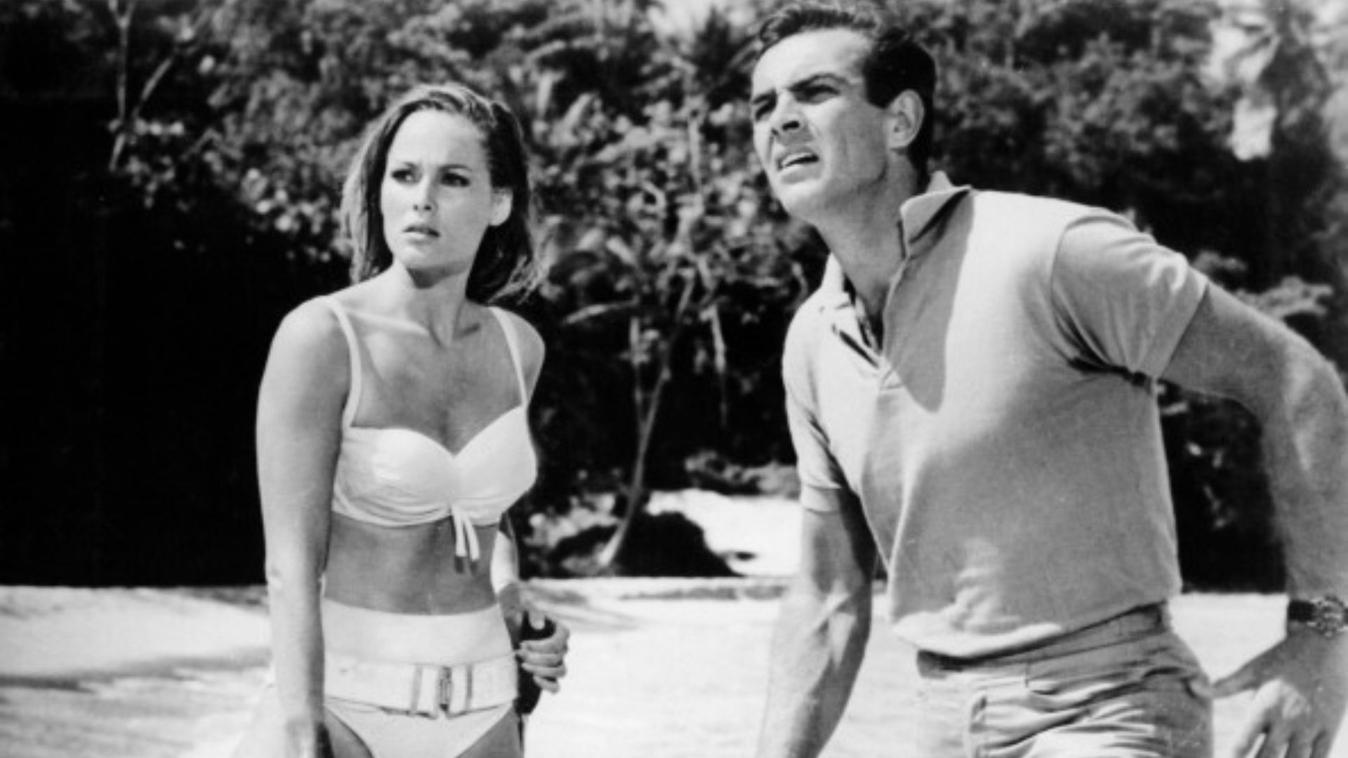 Ursula Andress e Sean Connery em "James Bond: Dr. No"