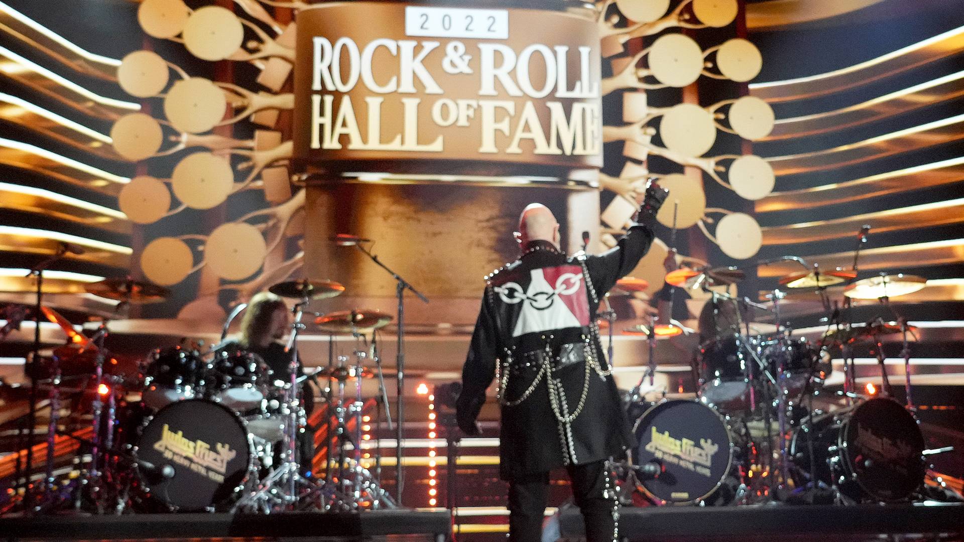 Judas Priest com Les Binks à esquerda em 2022