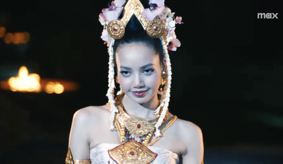 Lisa como Mook em The White Lotus