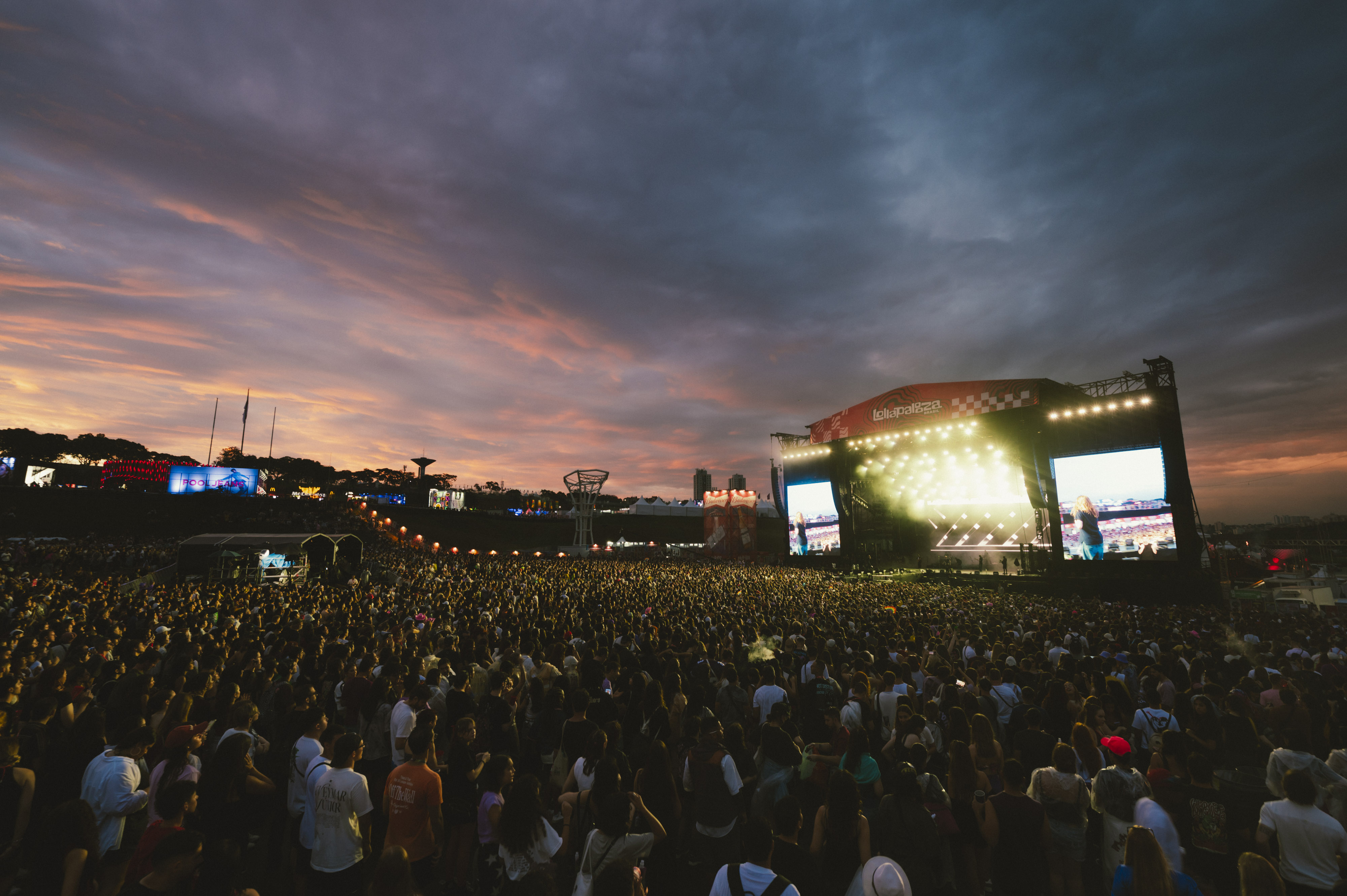 Girl in Red se apresente no Palco Budweiser do Lollapalooza Brasil 2025