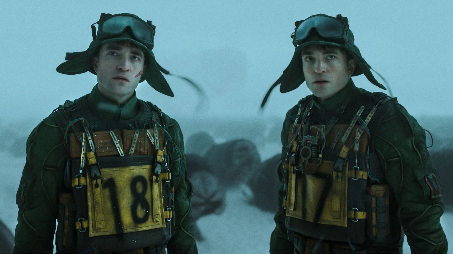 Onde assistir a Mickey 17, longa com Robert Pattinson em dose dupla?