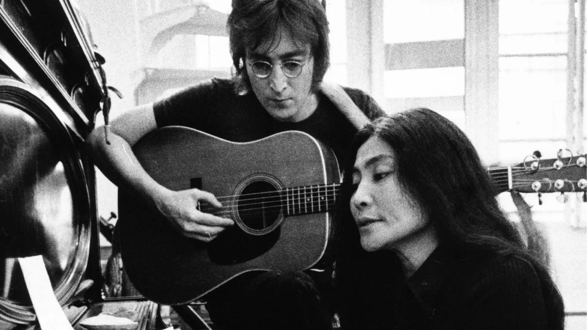 John Lennon e Yoko Ono (Foto: Divulgação/Magnolia Pictures)