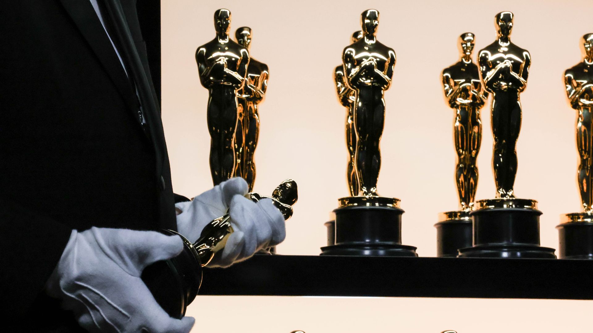 Estatuetas do Oscar expostas na 94ª edição do prêmio, que aconteceu em 27 de março de 2022