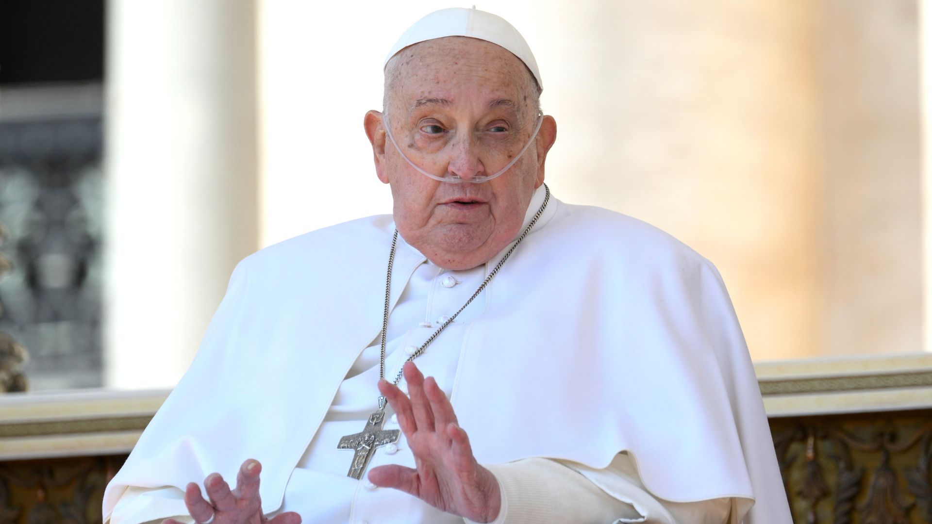 Papa Francisco saúda peregrinos durante o Jubileu dos Doentes e Profissionais de Saúde