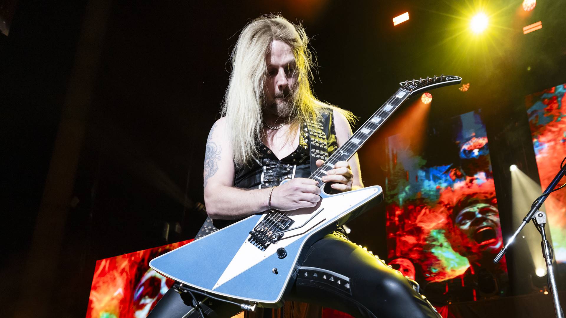 Richie Faulkner com o Judas Priest