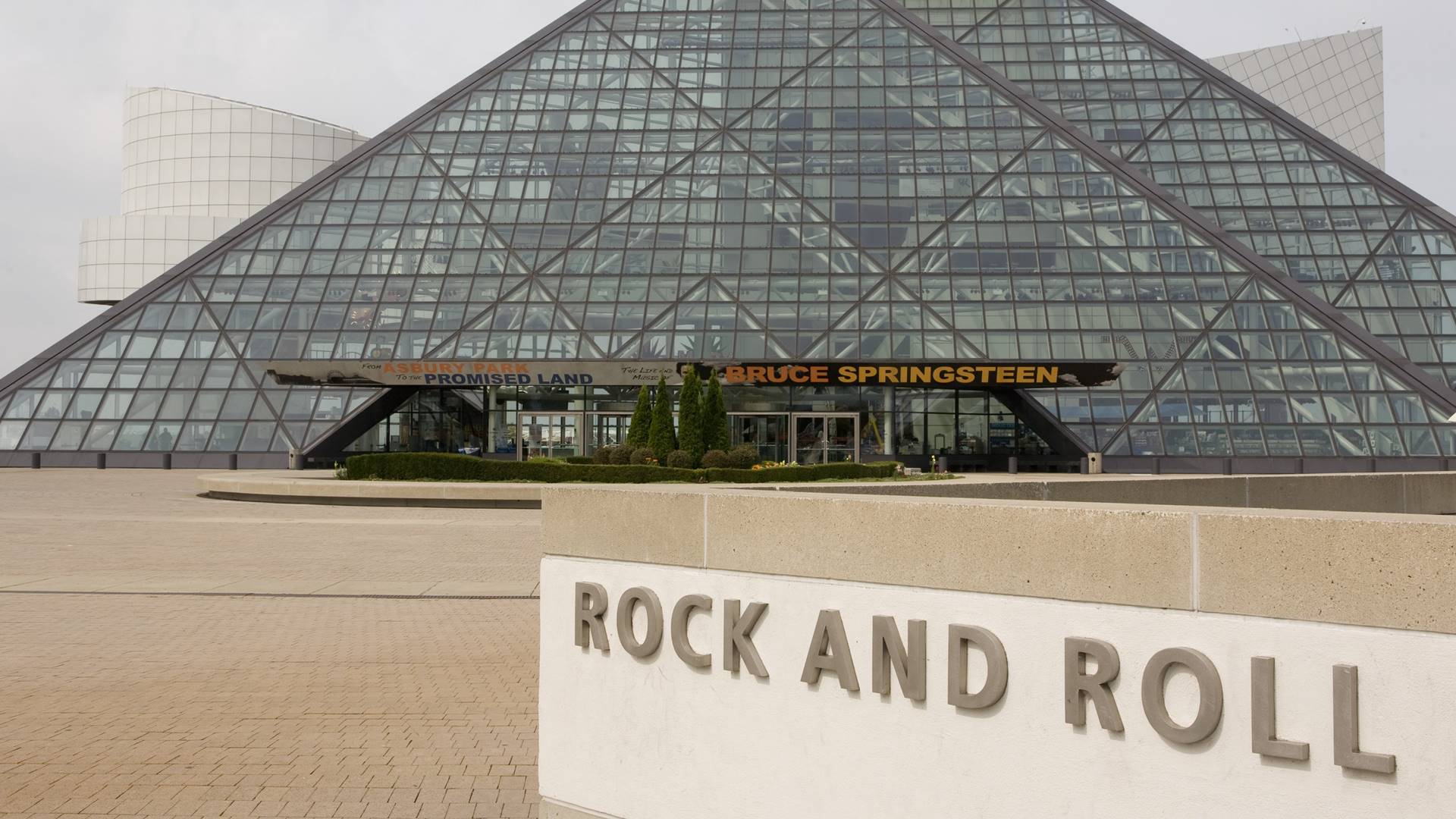 Entrada do museu Rock and Roll Hall of Fame