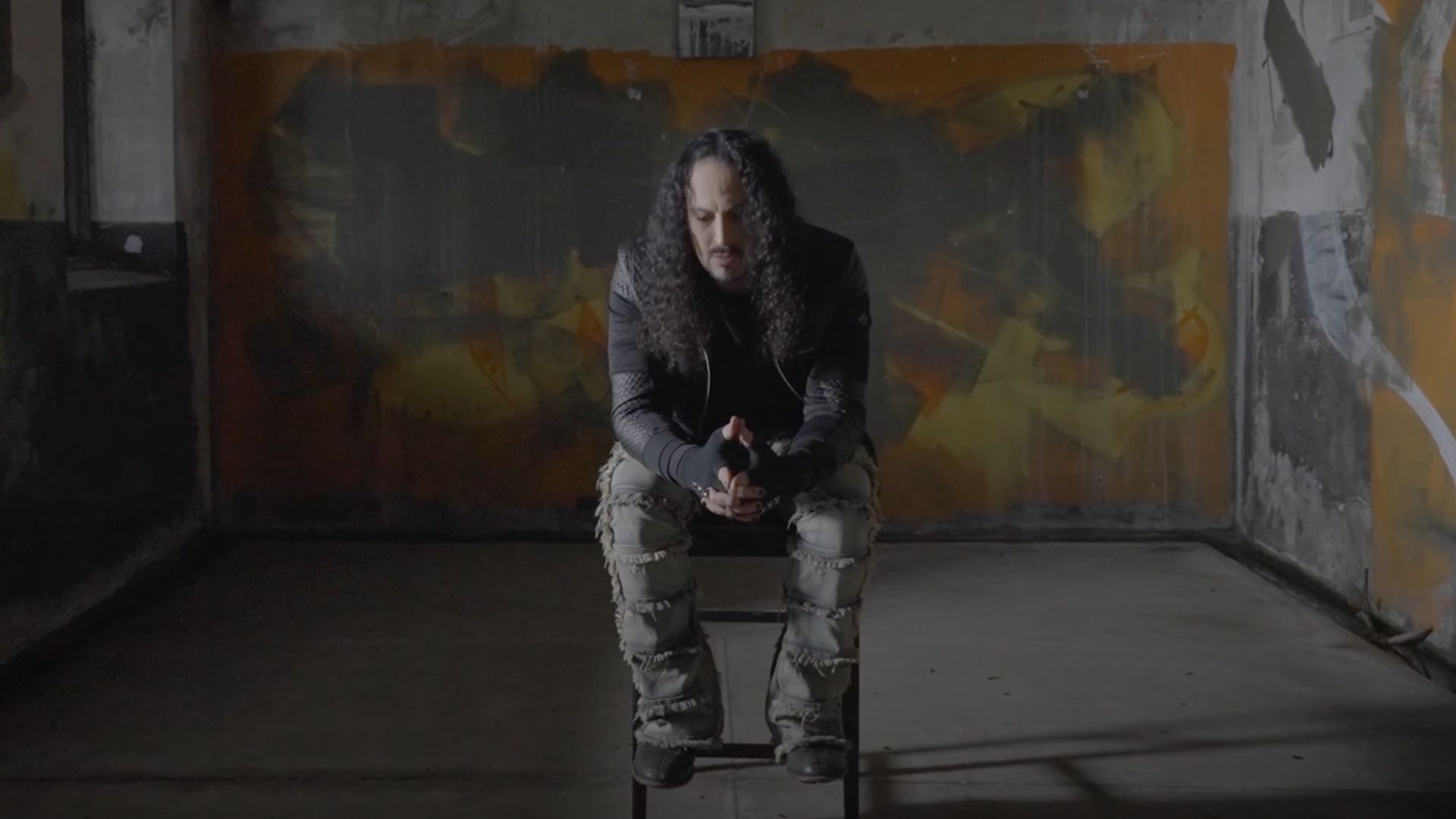 Sami Chohfi no clipe de "Enemy"