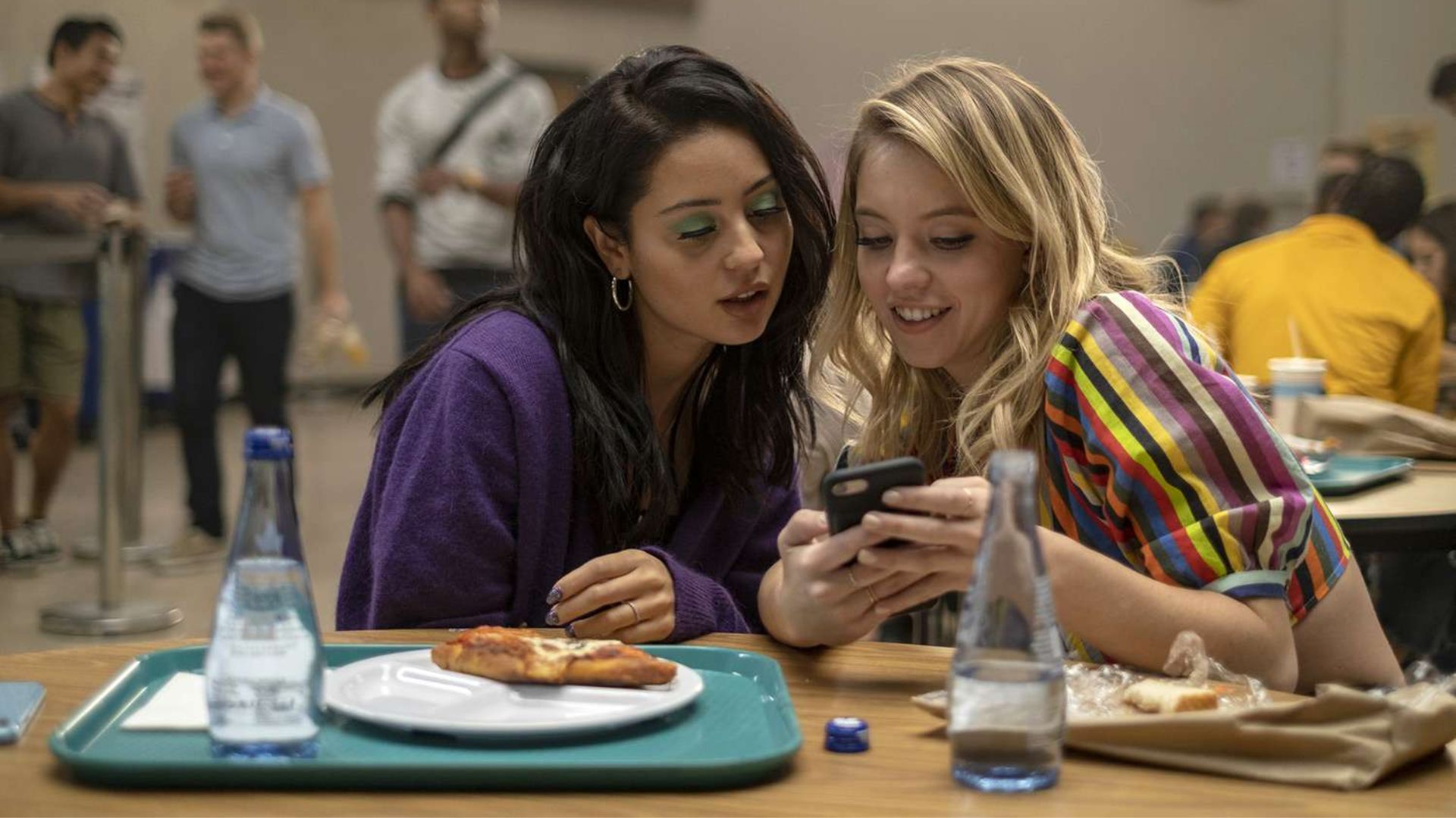 Sydney Sweeney e Alexa Demie surgem em novas fotos do set de Euphoria