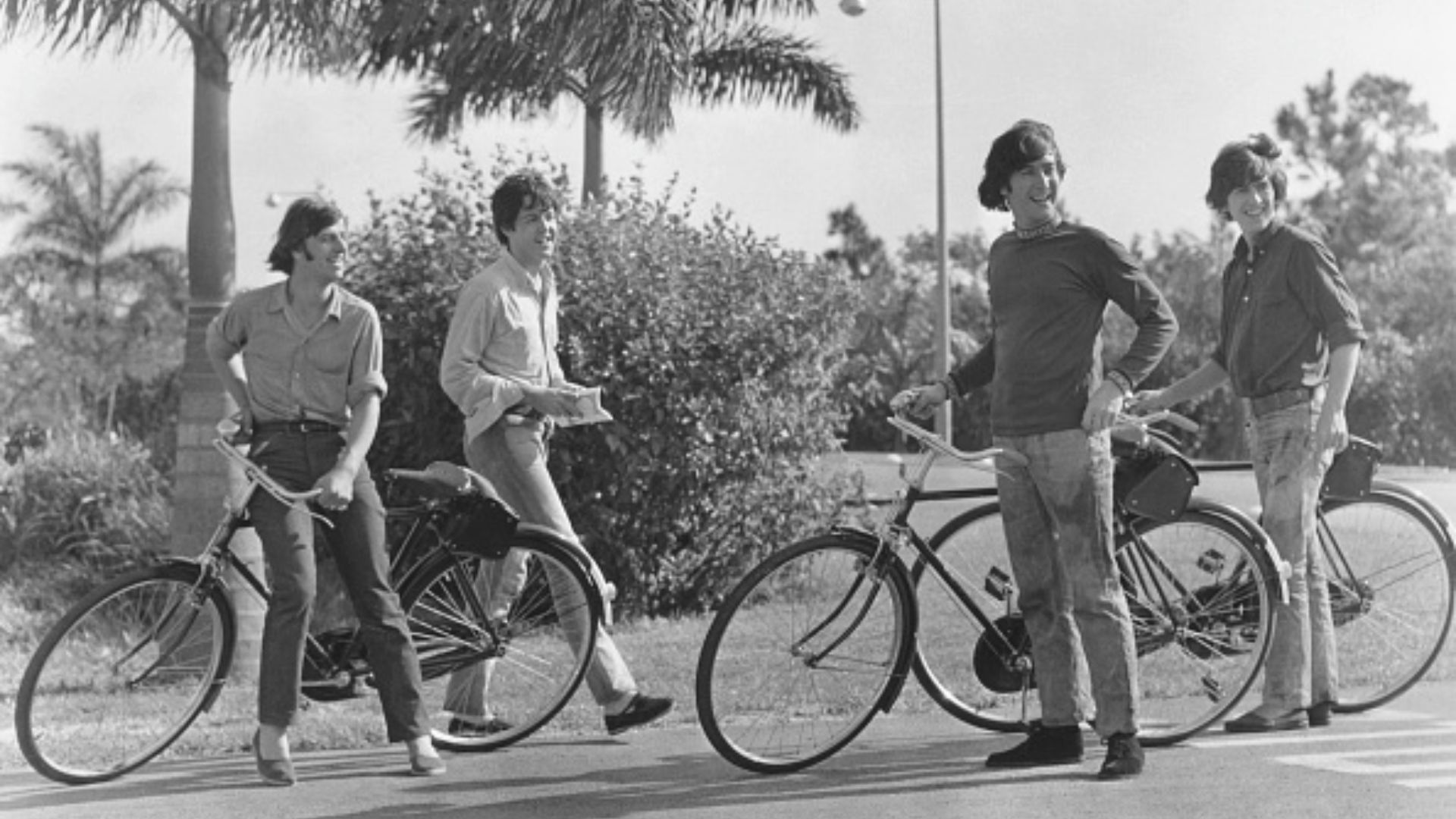 John Lennon, Paul McCartney, Ringo Starr & George Harrison no filme Help, em 1965