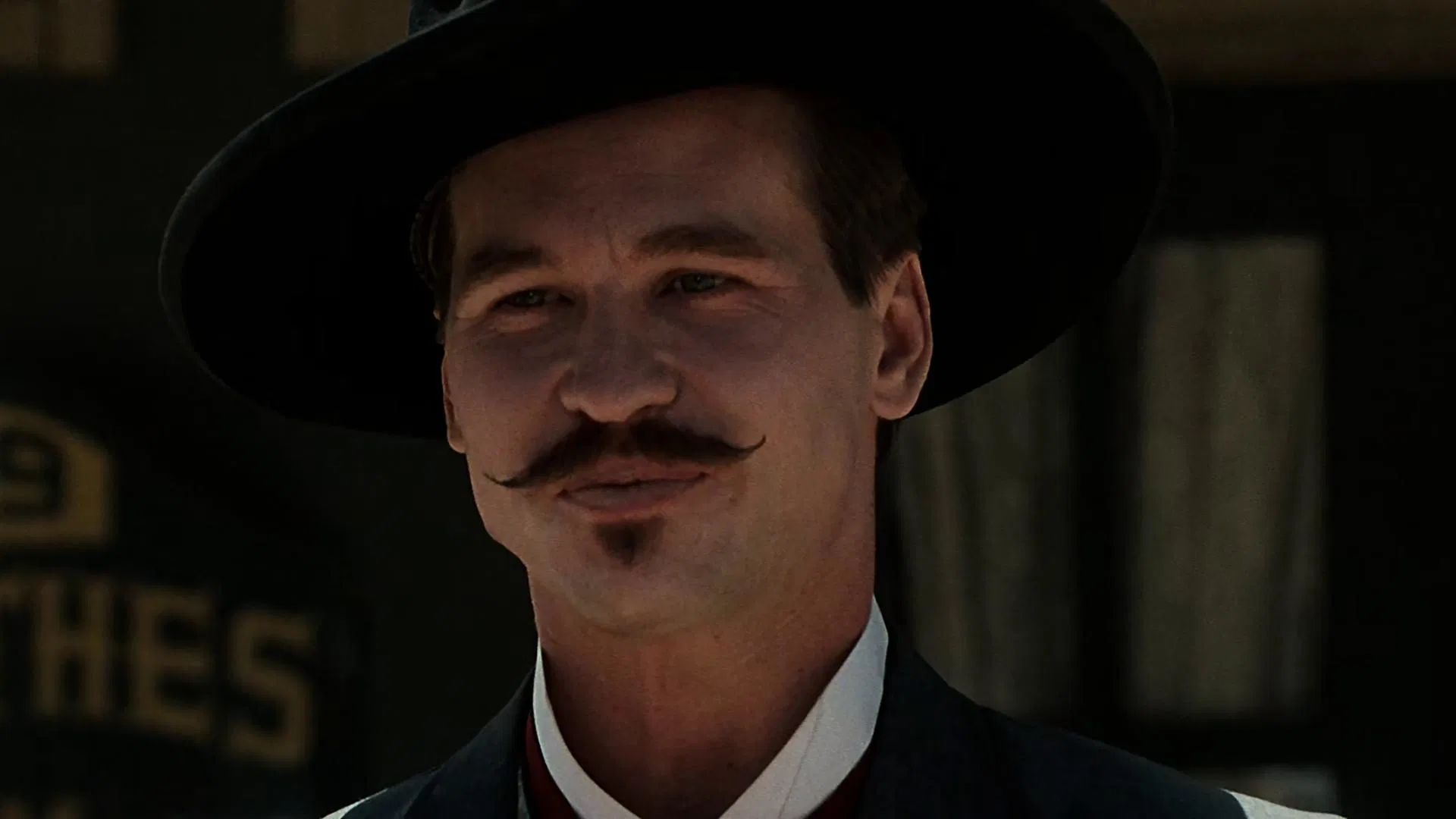 Val Kilmer como Doc Holliday em Tombstone - A Justiça Está Chegando