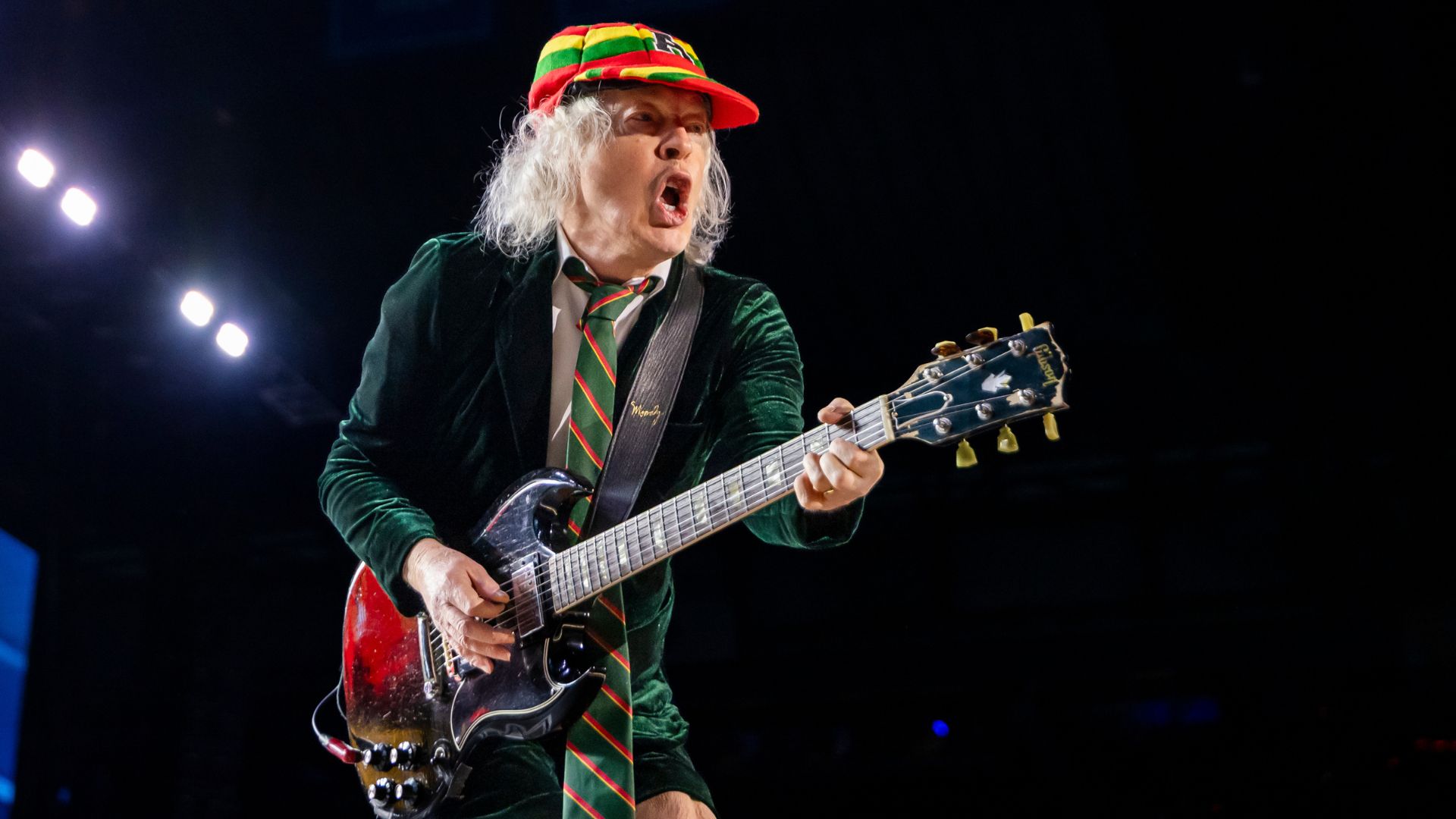 Angus Young, do AC/DC, em 2025