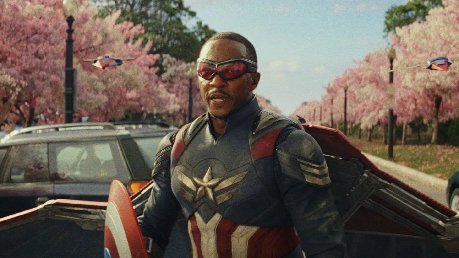 Anthony Mackie aquece fãs com vídeo direto do set de Avengers: Doomsday