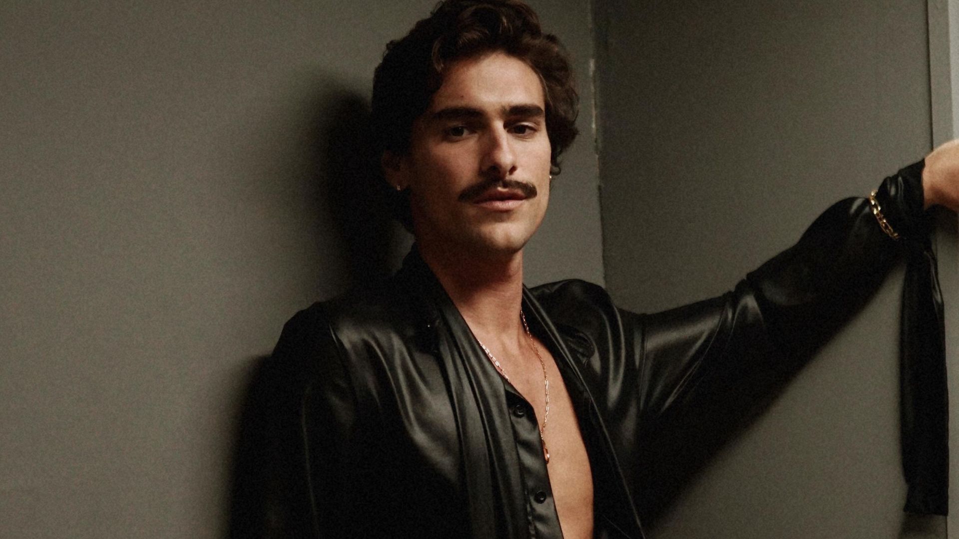 Bruno Montaleone relembra visitas de Ney Matogrosso no set de Homem com H: 'Vou guardar para sempre na memória'