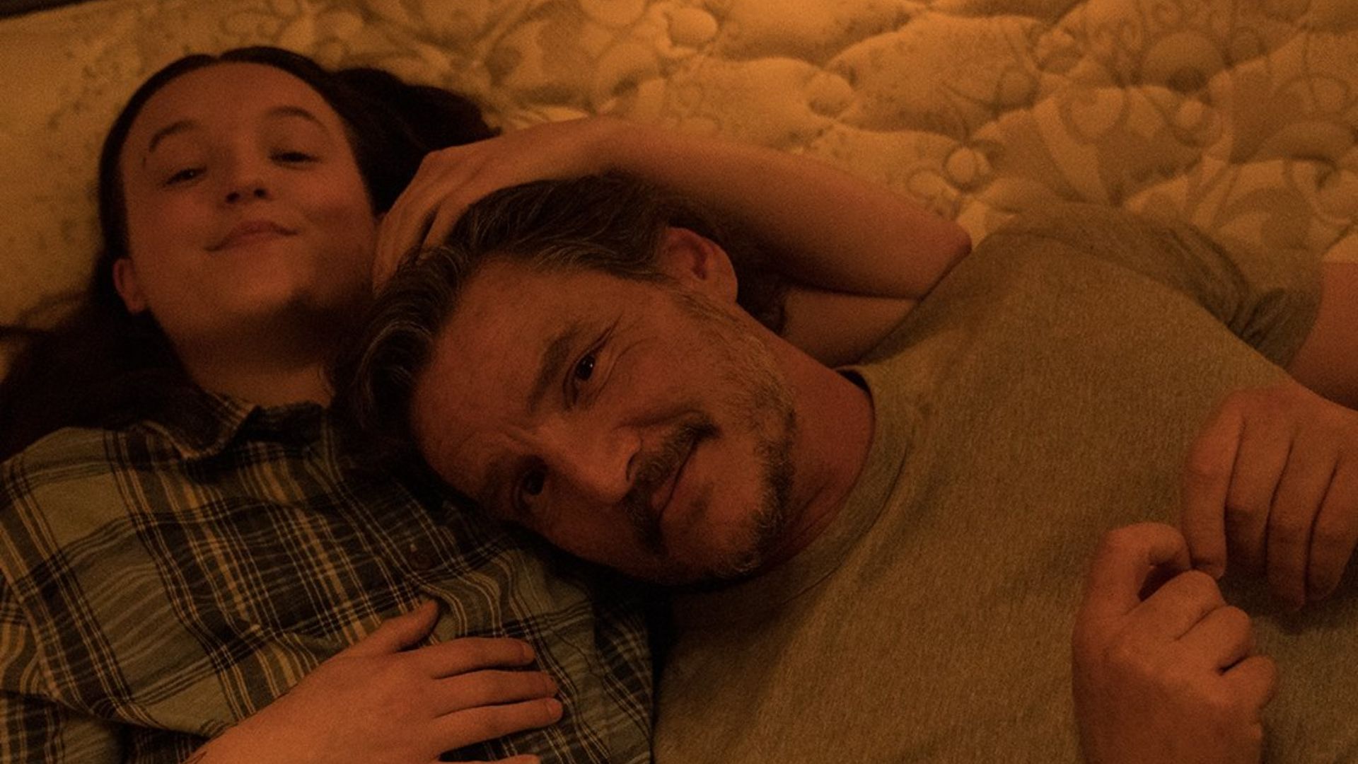 Bella Ramsey como Ellie e Pedro Pascal como Joel na segunda temporada de The Last of Us