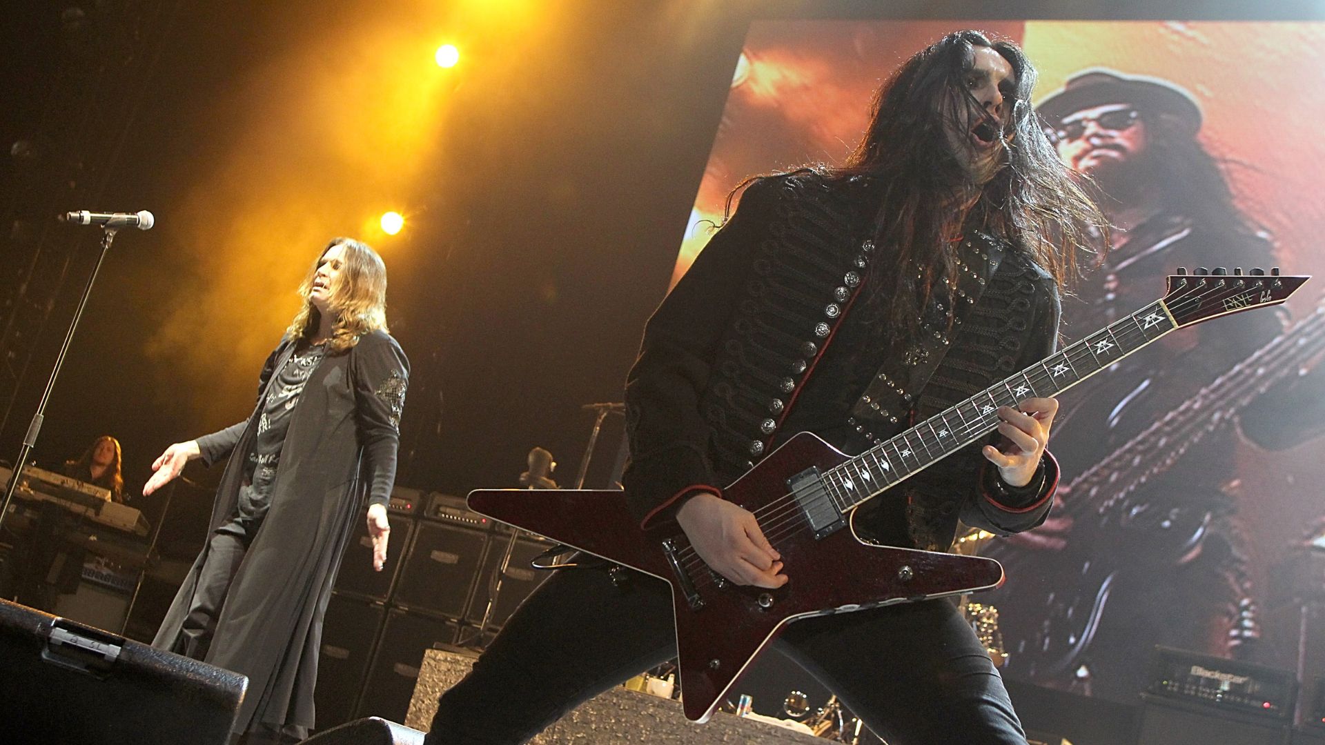 Ozzy Osbourne e Gus G. em 2011