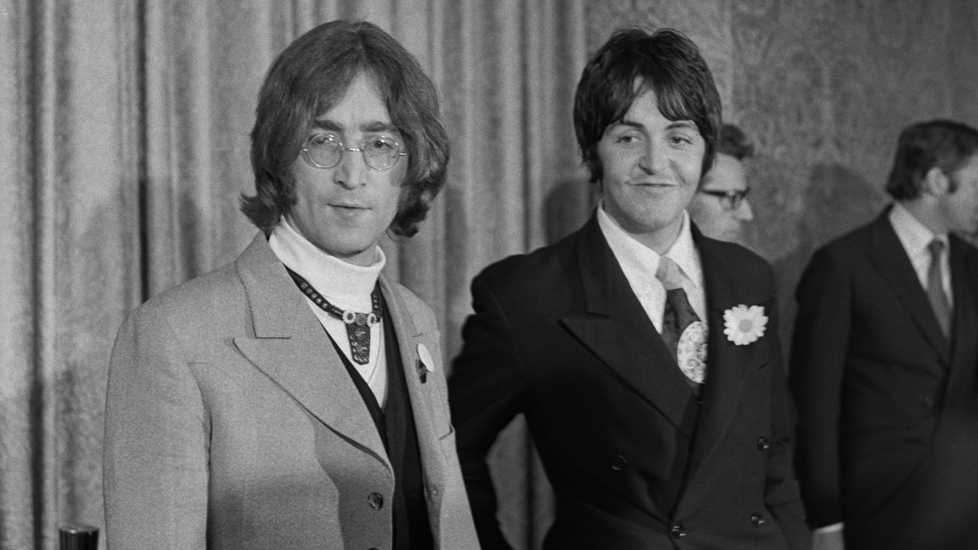 John Lennon e Paul McCartney, dos Beatles, em 1968