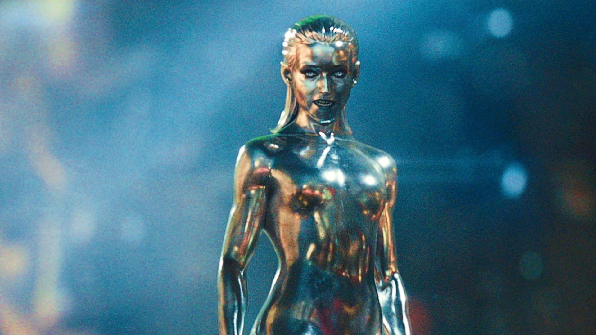 Julia Garner surge com visual alternativo em novas imagens de Quarteto Fantástico