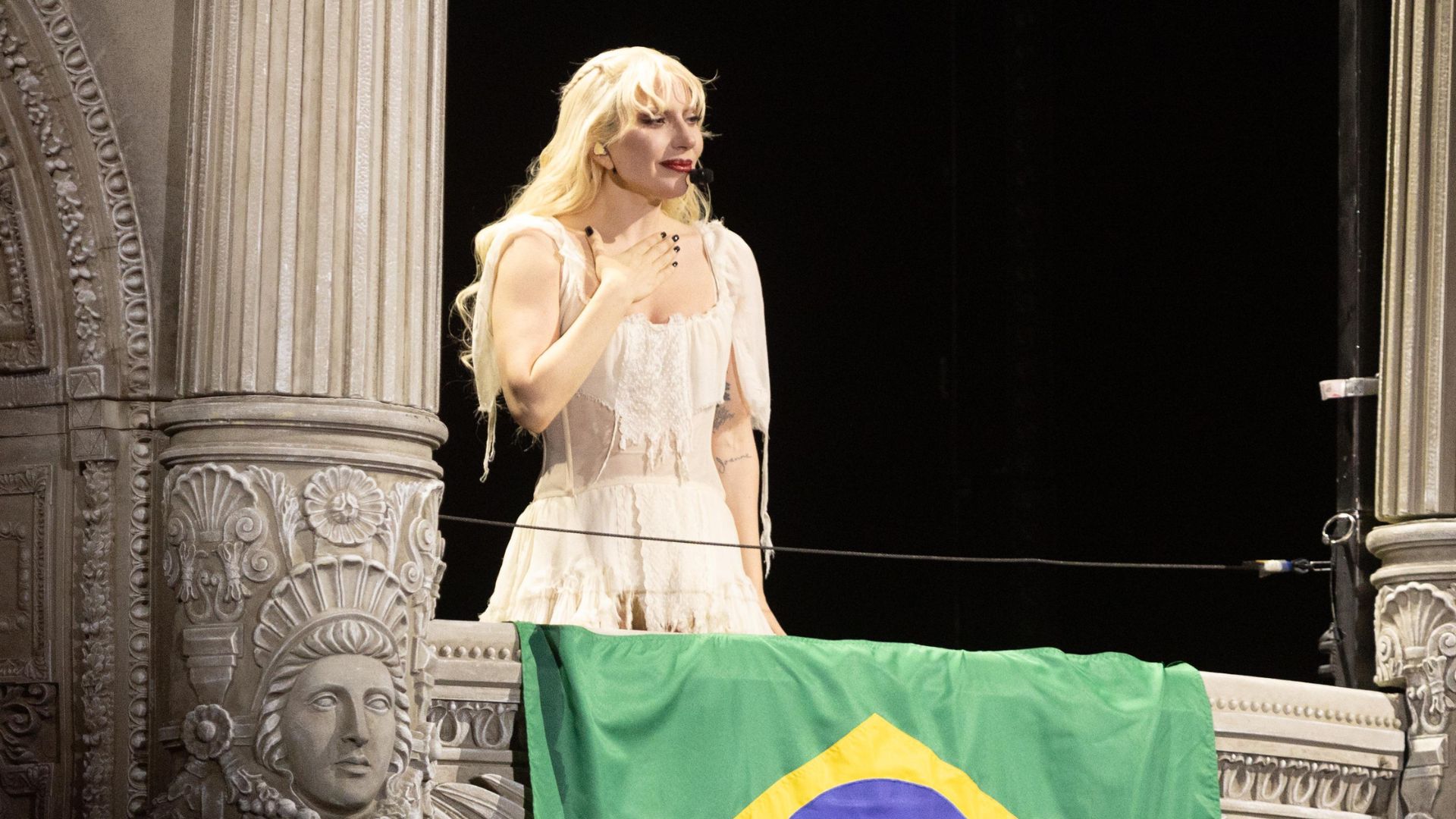 Lady Gaga declara o seu amor ao Brasil e faz o mundo de testemunha