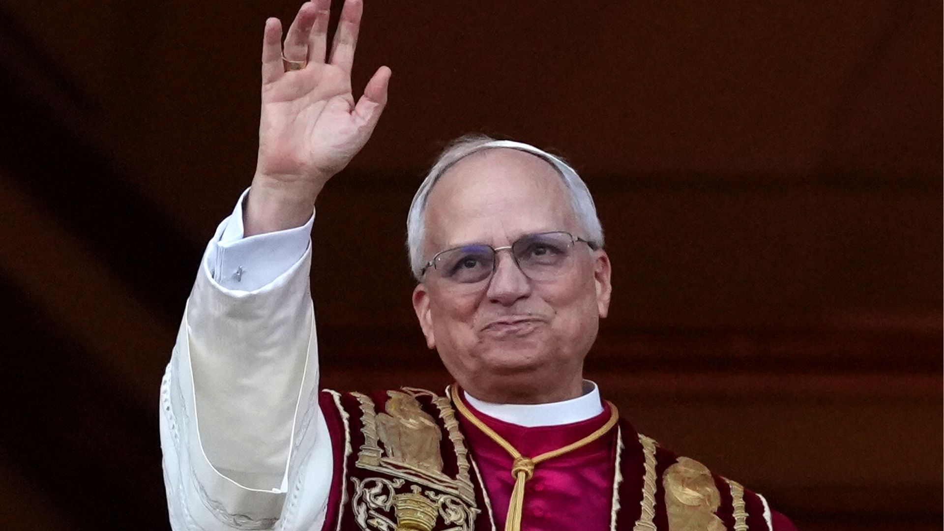VATICANO - 8 DE MAIO: O recém-eleito Pontífice, Papa Leão XIV (Foto de Christopher Furlong/Getty Images)