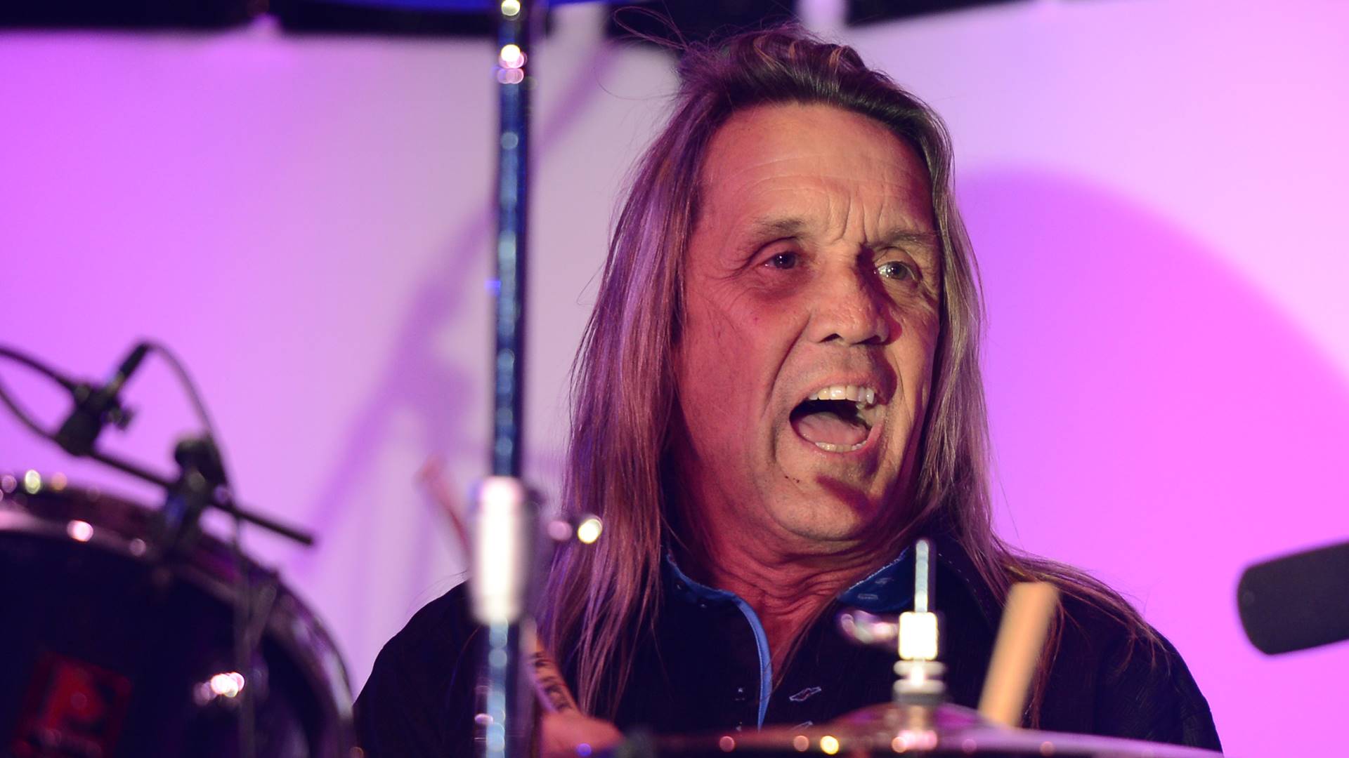 Nicko McBrain, baterista do Iron Maiden, em 2013 - Foto: Larry Marano / Getty Images