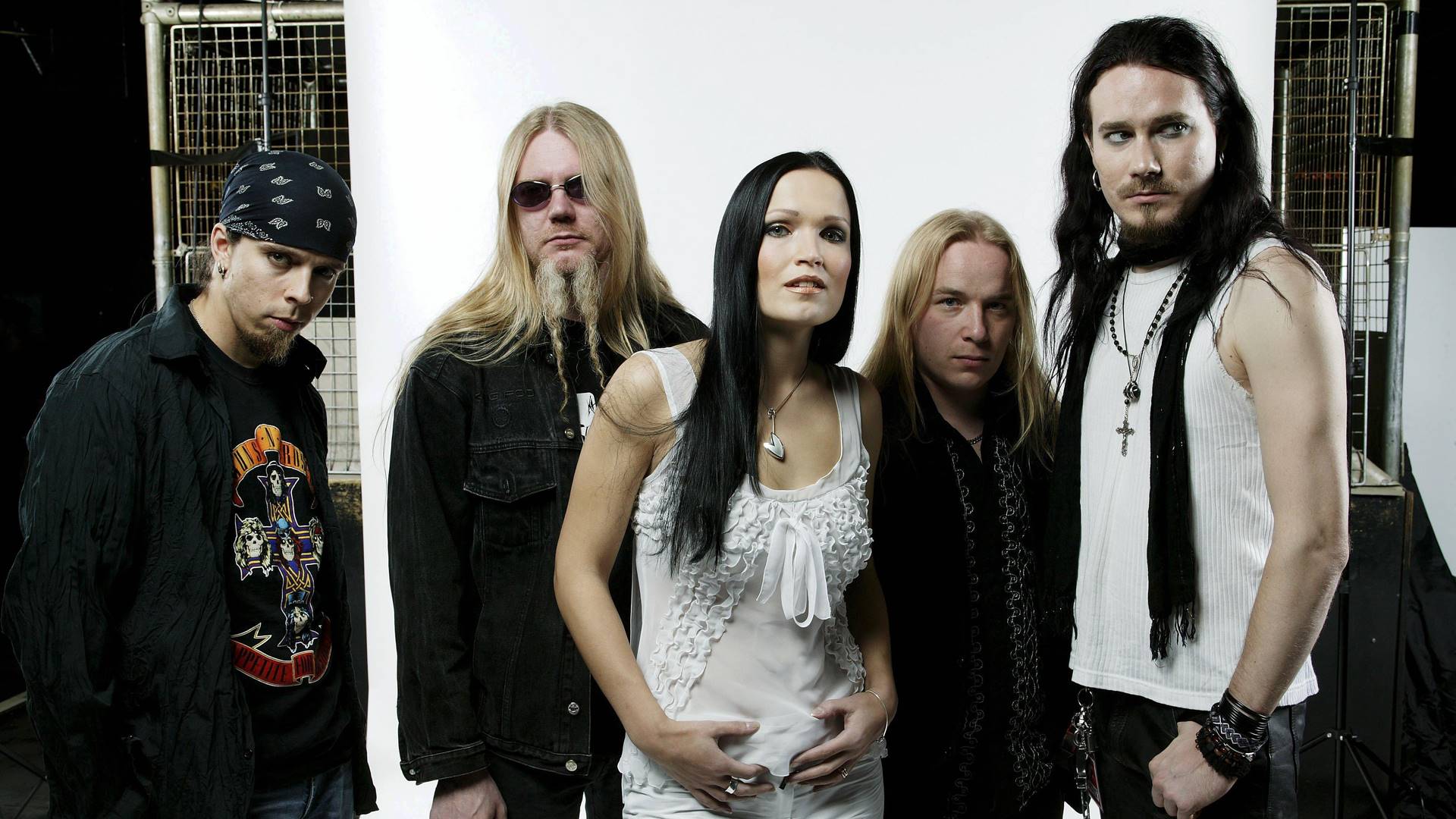 Nightwish nos anos 2000 (E-R): Jukka Nevalainen, Marco Hietala, Tarja Turunen, Emppu Vuorinen, Tuomas Holopainen