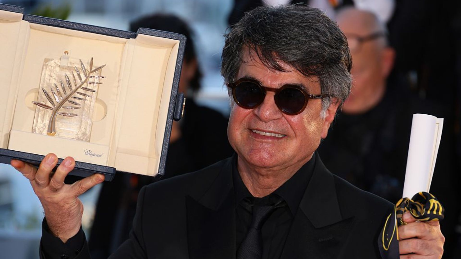 Quem é Jafar Panahi, cineasta iraniano que desafiou a censura e venceu a Palma de Ouro em Cannes?