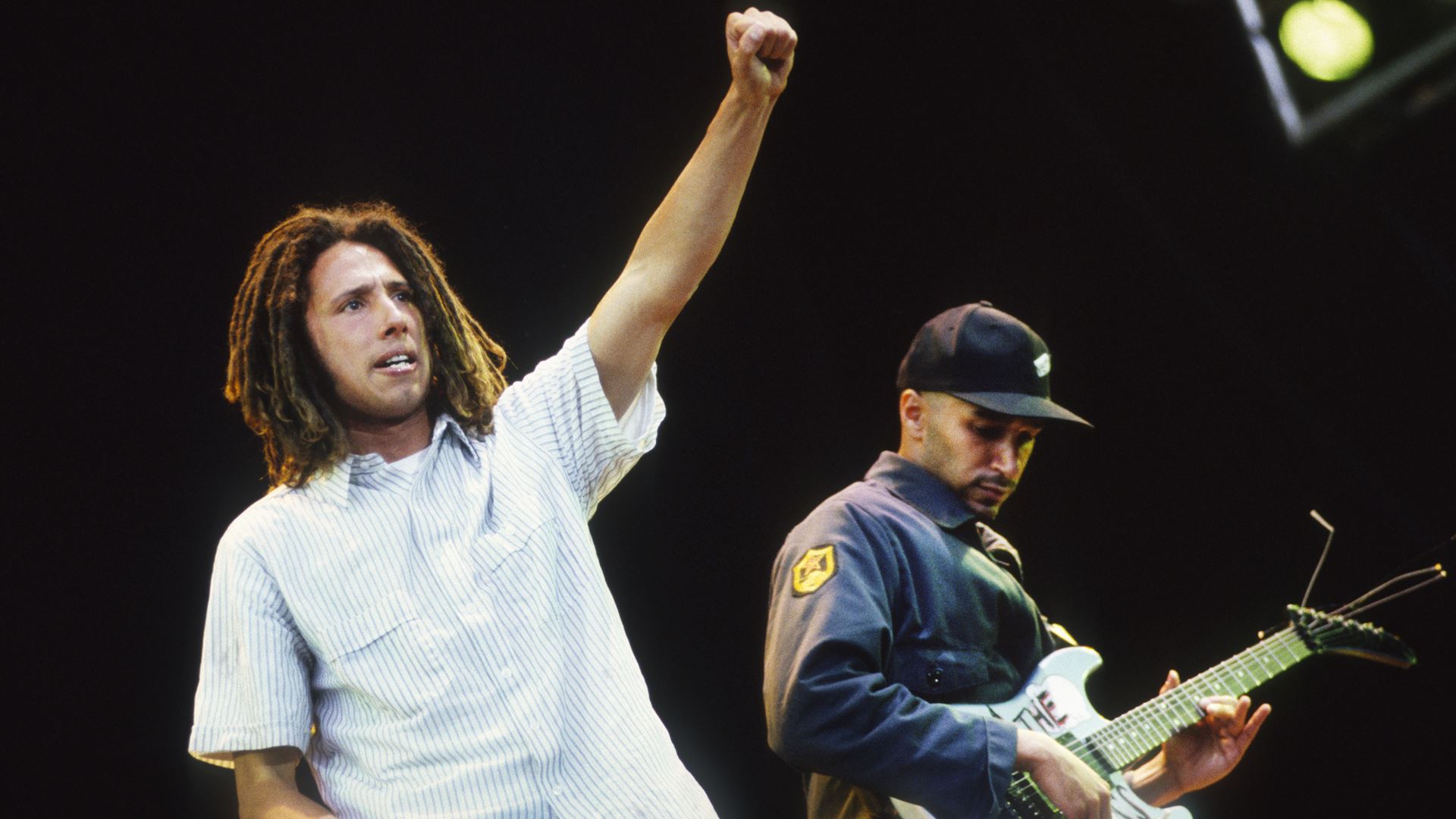 Zack de La Rocha e Tom Morello em show do Rage Against the Machine em 1994