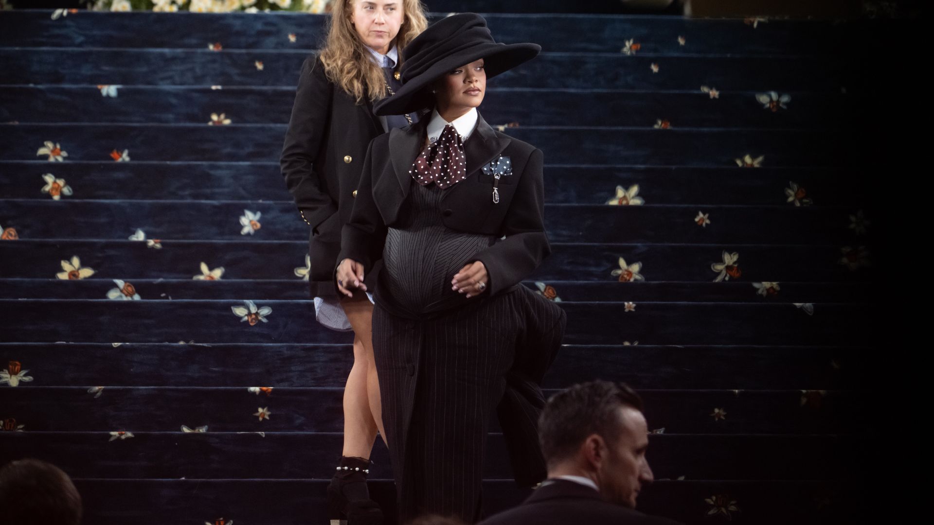 Rihanna revelou terceira gravidez em pleno Met Gala 2025