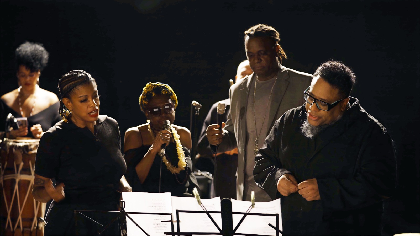 Thalma de Freitas, Áurea Martins, Marcelinho Moreira e BNegão participam da regravação de Native Brazilian Music (Foto: Renato Carlos)