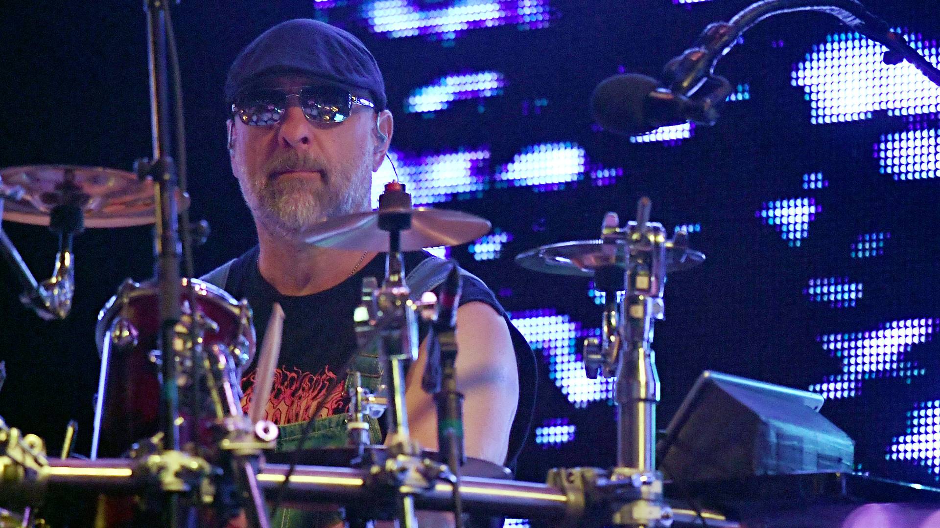 Tim "Herb" Alexander, baterista do Primus, em 2019