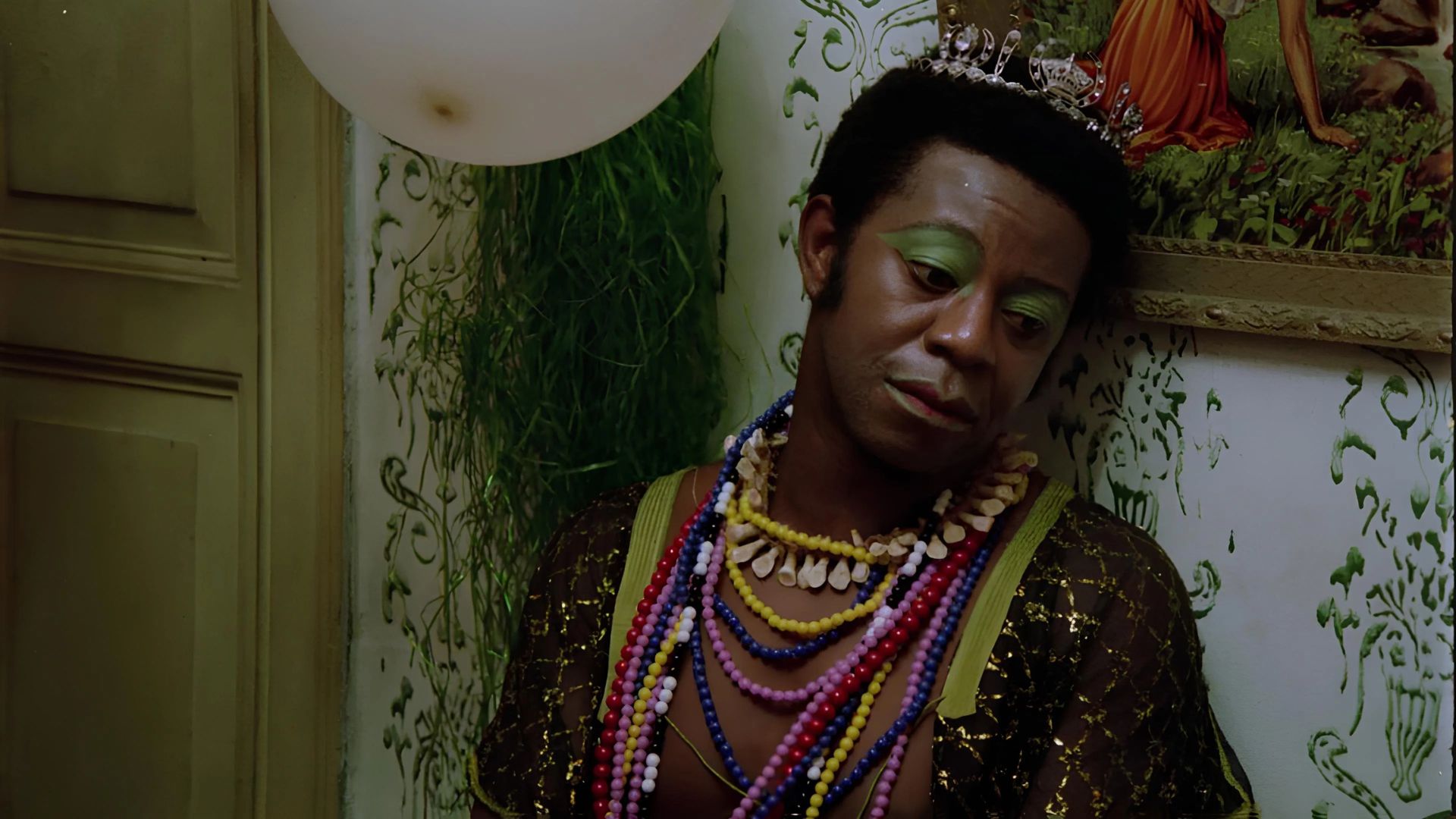 Lançado em plena ditadura militar, A Rainha Diaba não poupou nas críticas sociais e no retrato cru da violência, da hipocrisia e da marginalização das identidades LGBTQIAPN+ (Foto: Divulgação)