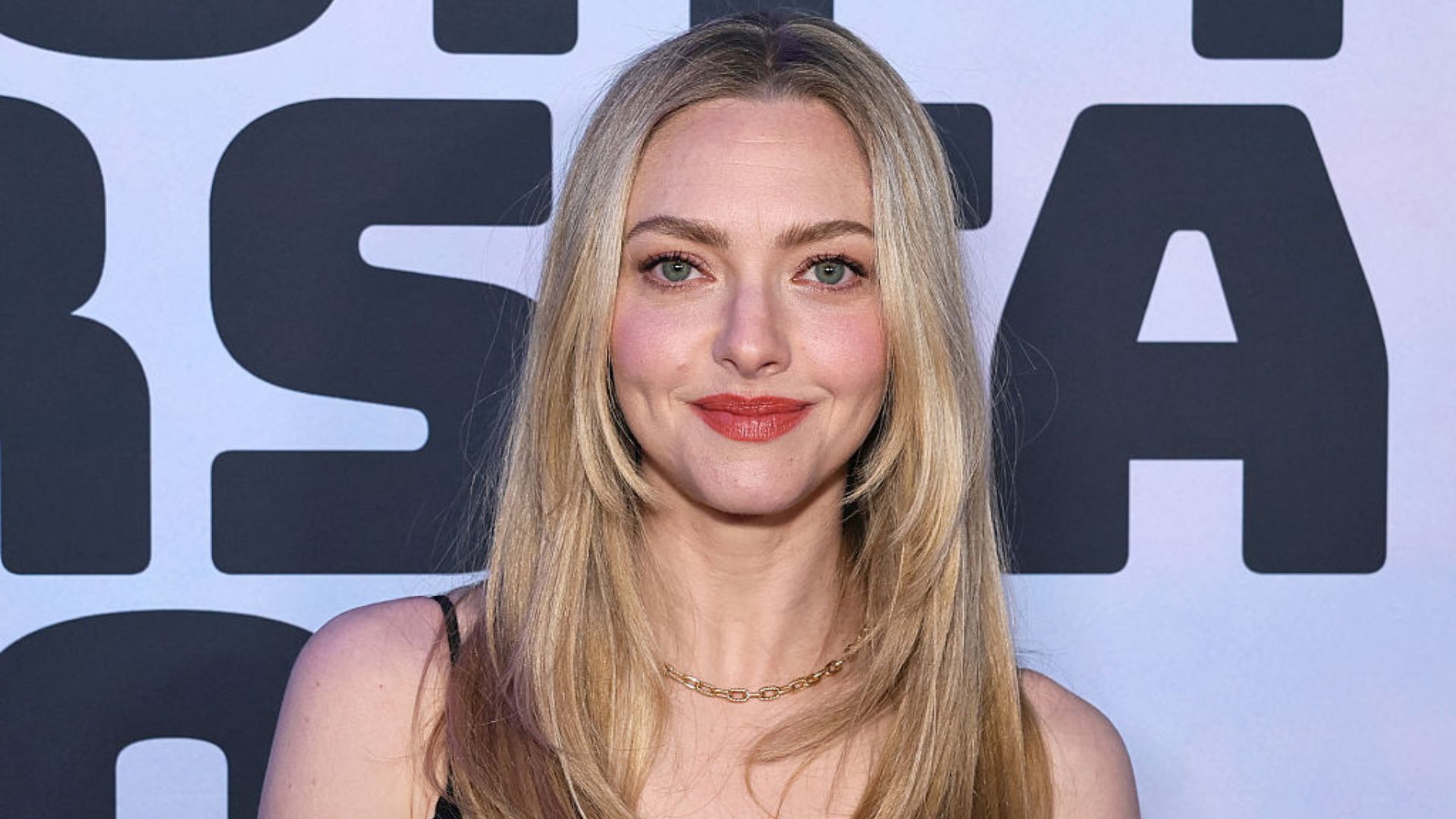 Amanda Seyfried revela ter feito 'seis testes' para Wicked: 'Ralei pra caramba'