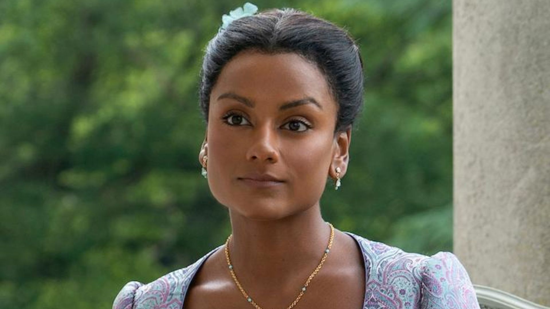 Atriz de Bridgerton e Sex Education teve cenas cortadas de F1: O Filme