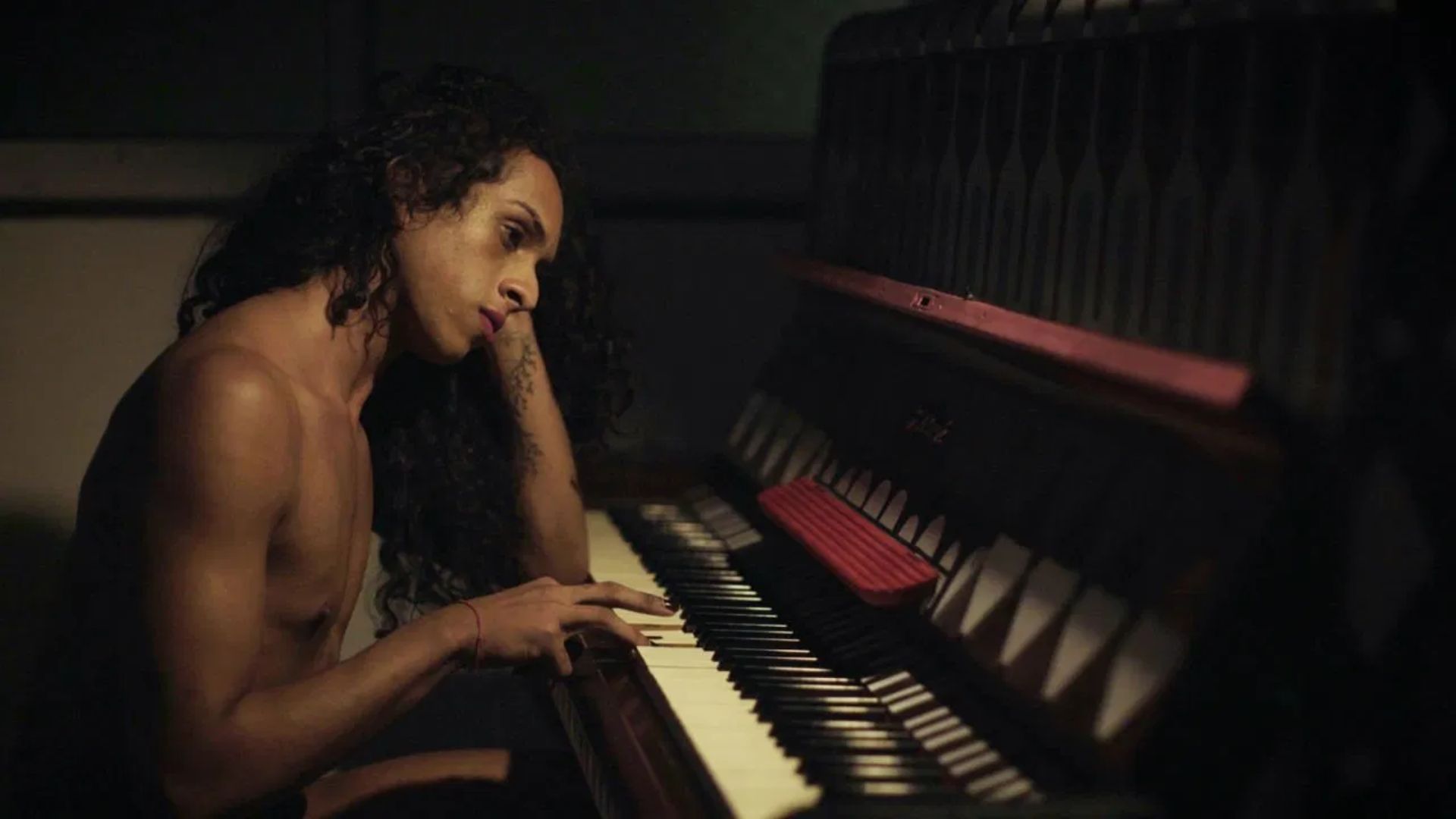 Bixa Travesty é um documentário sobre a vida e a carreira de Linn da Quebrada, e explora temas como empoderamento, resistência e representação (Foto: Divulgação)