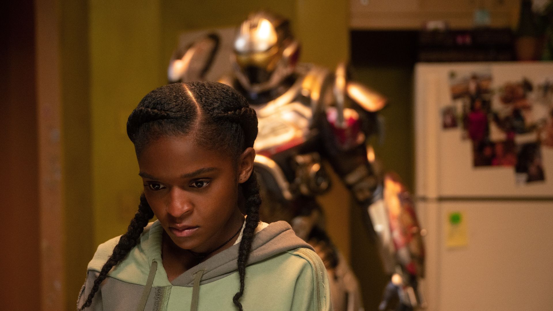 Dominique Thorne como Riri Williams na série Coração de Ferro