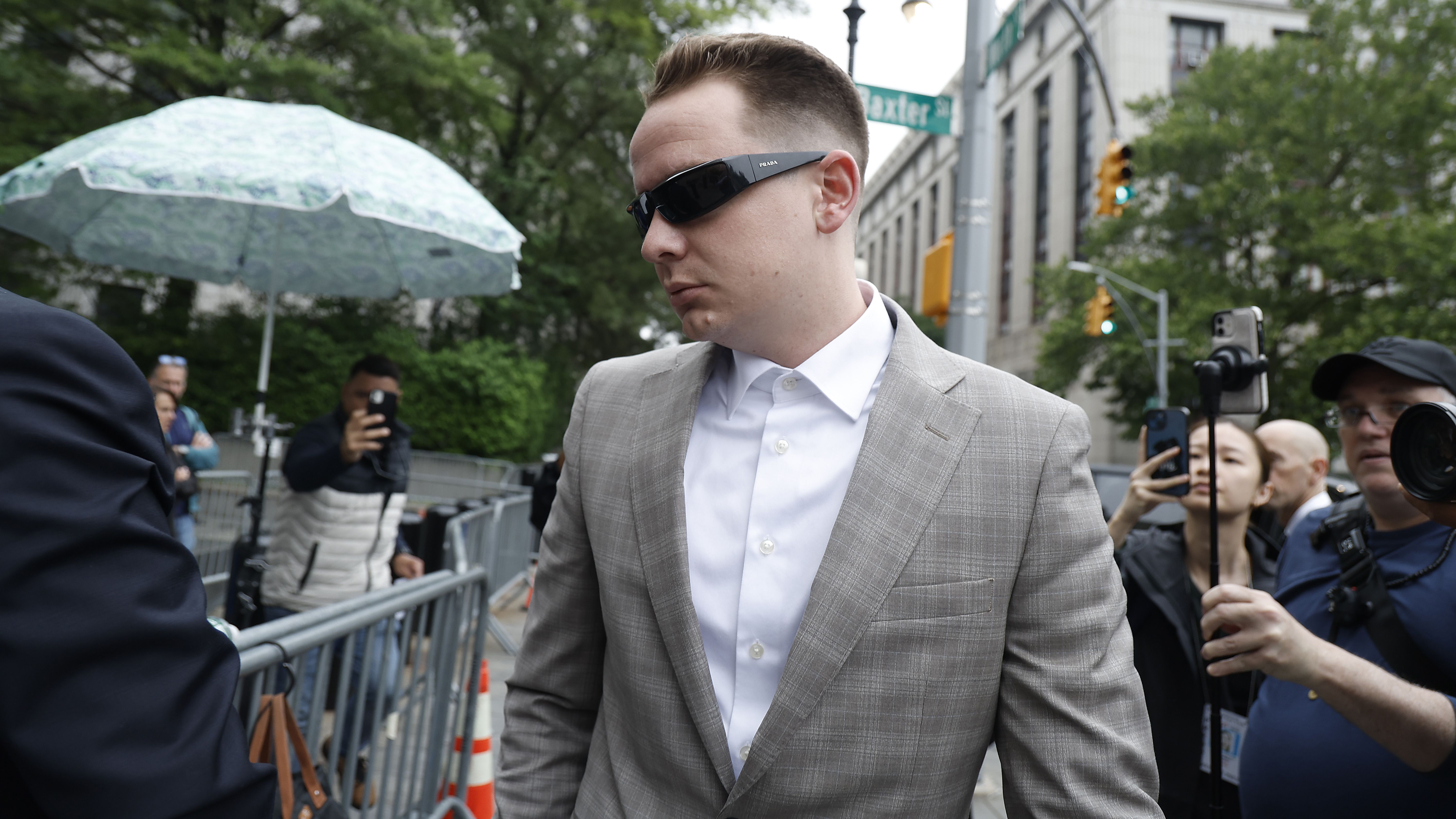 Brendan Paul antes do depoimento no caso P. Diddy (Foto: John Lamparski/Getty Images)