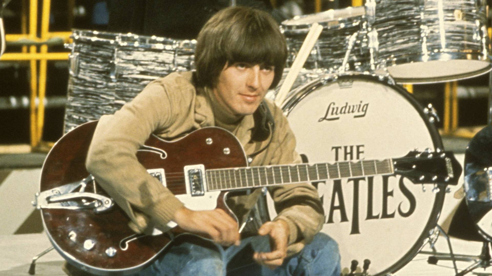 George Harrison com os Beatles em 1965